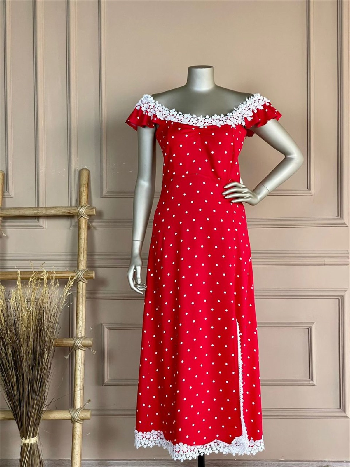 Güpürlü Fransız Model Elbise (Kırmızı)
