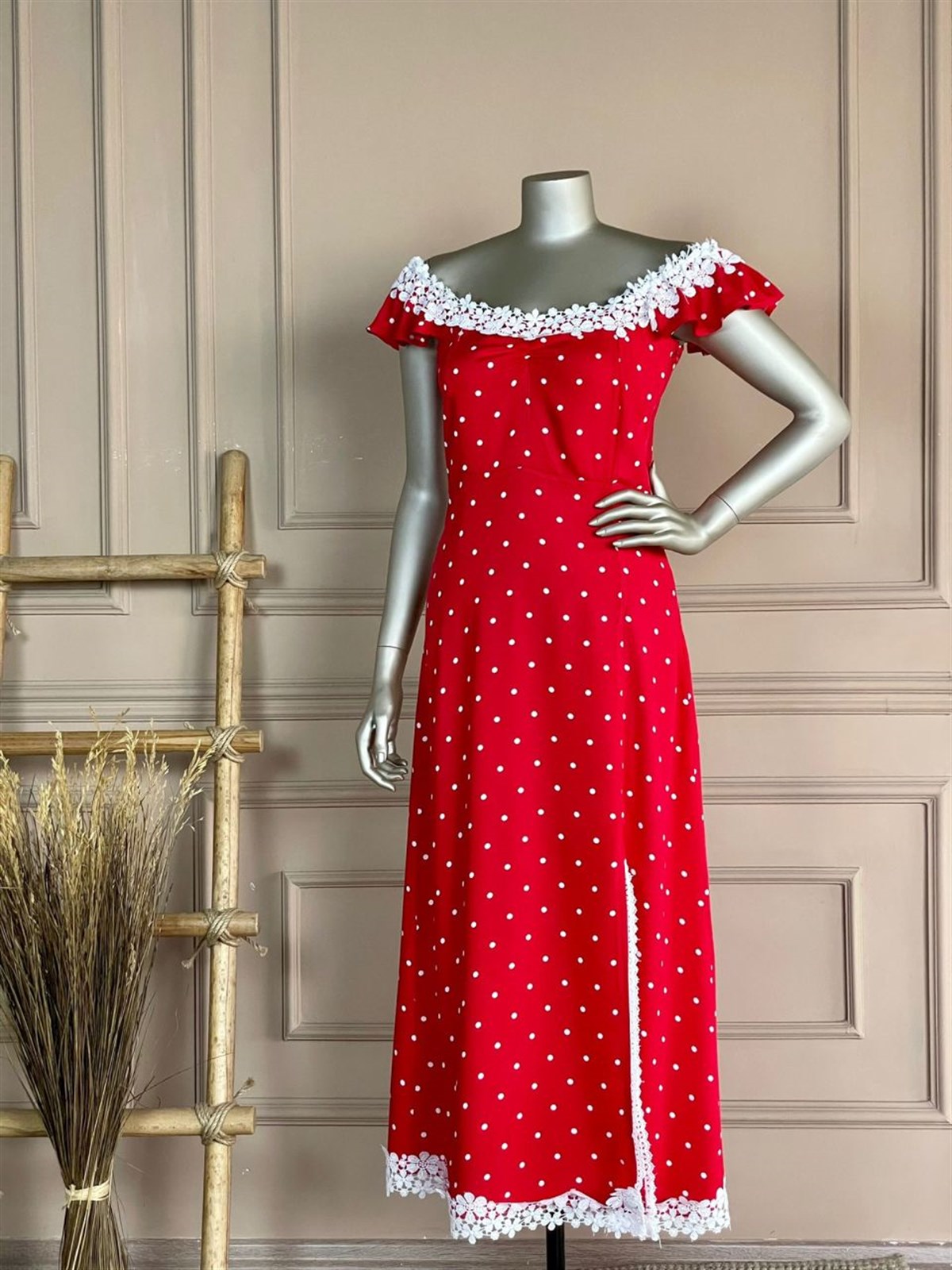 Güpürlü Fransız Model Elbise (Kırmızı)