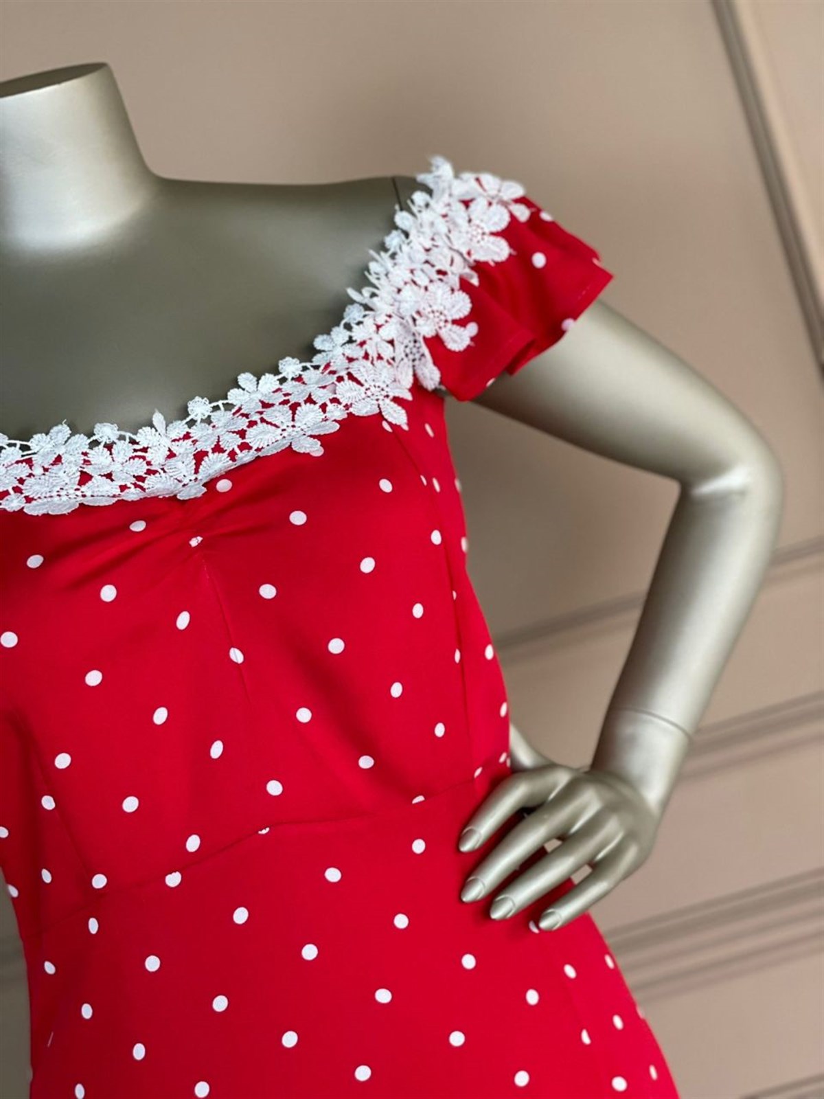 Güpürlü Fransız Model Elbise (Kırmızı)