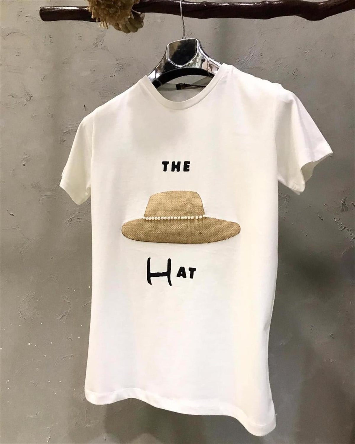 Hasır Şapka Desenli İnci Detaylı Tshirt