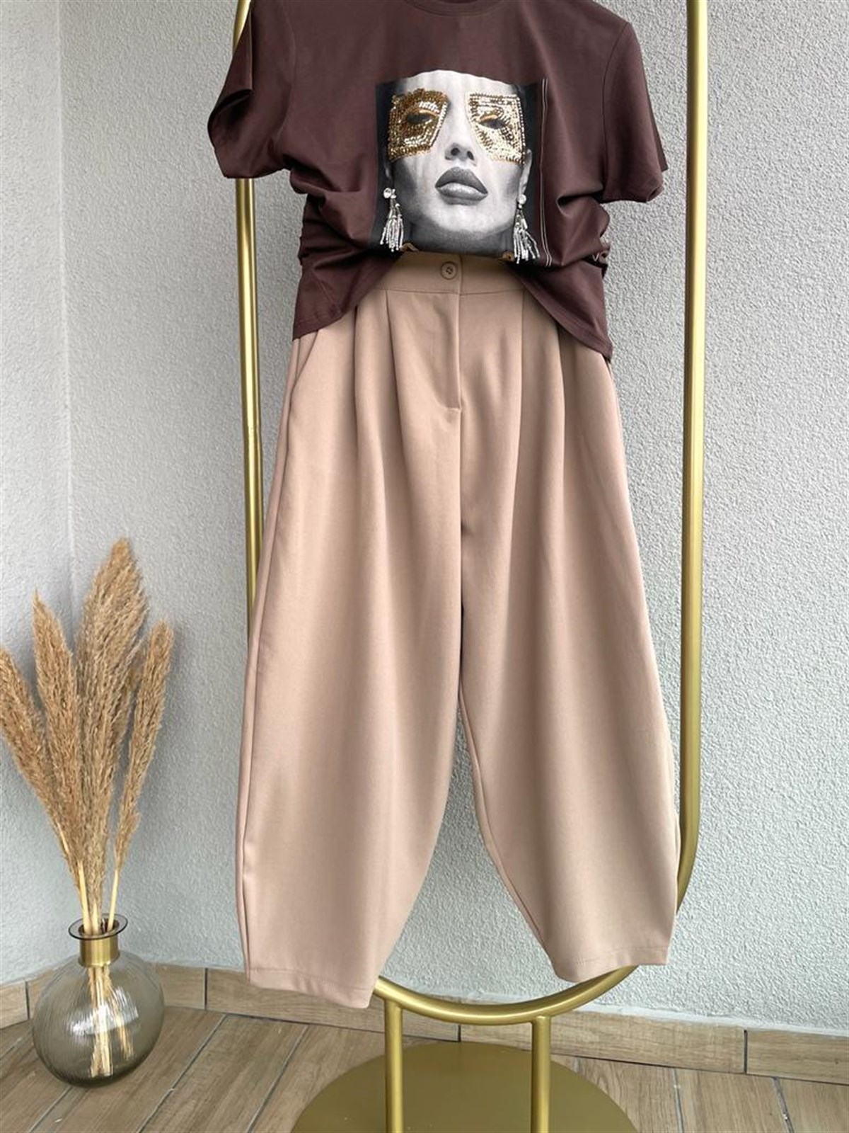 Havuç Kesim Bol Paça Kumaş Pantolon (Açık Kahve)