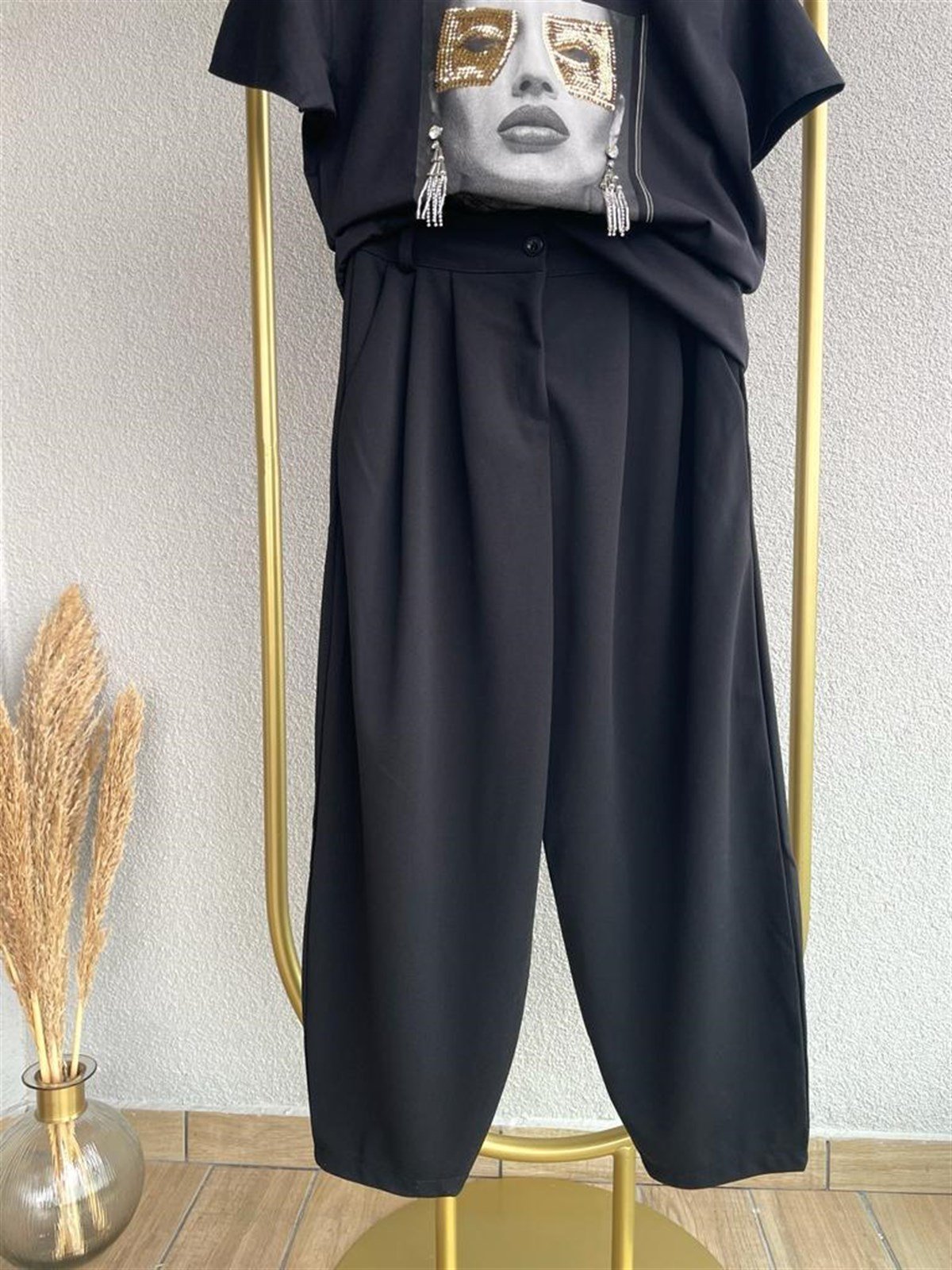 Havuç Kesim Bol Paça Kumaş Pantolon (Siyah)