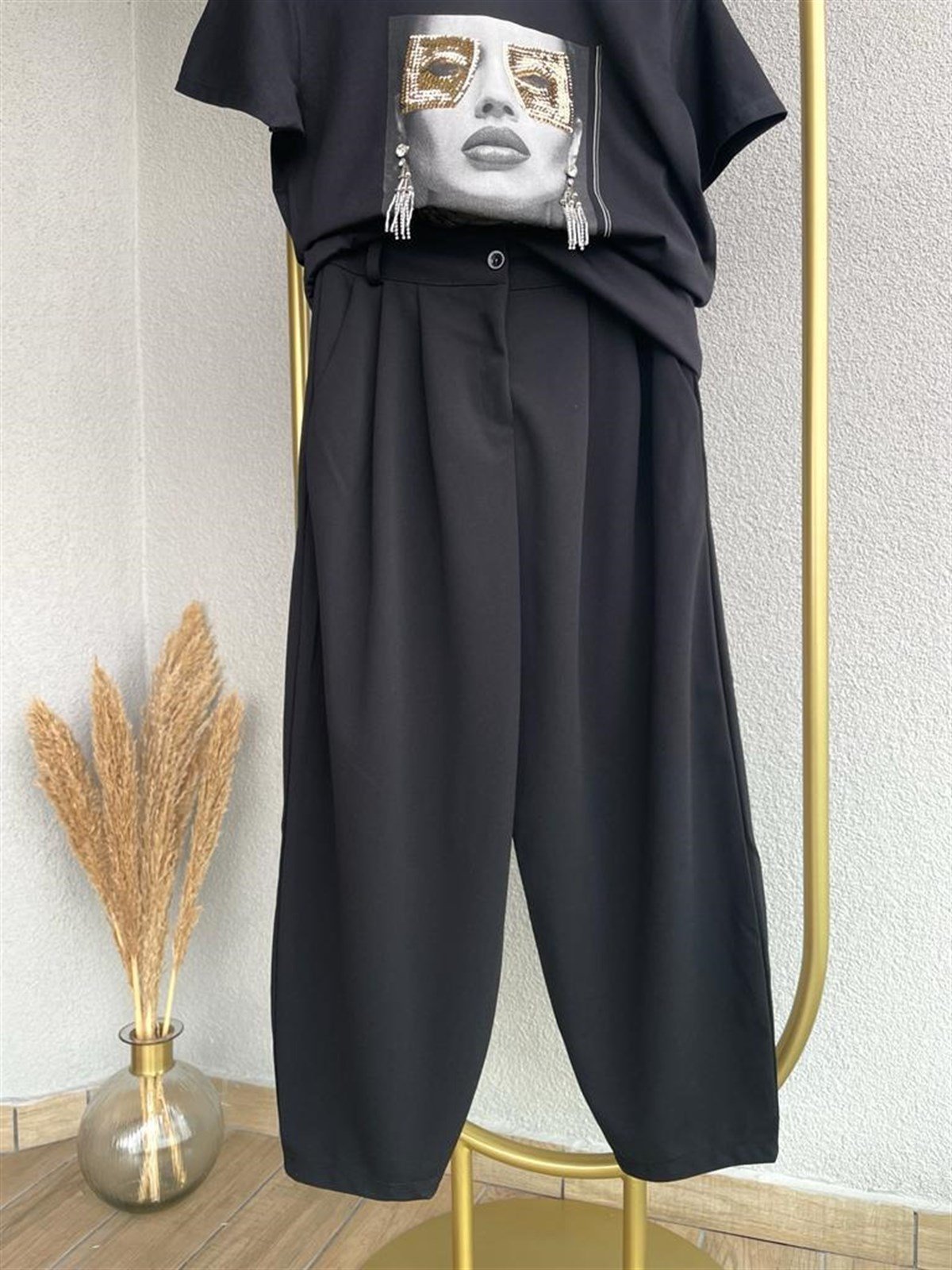 Havuç Kesim Bol Paça Kumaş Pantolon (Siyah)