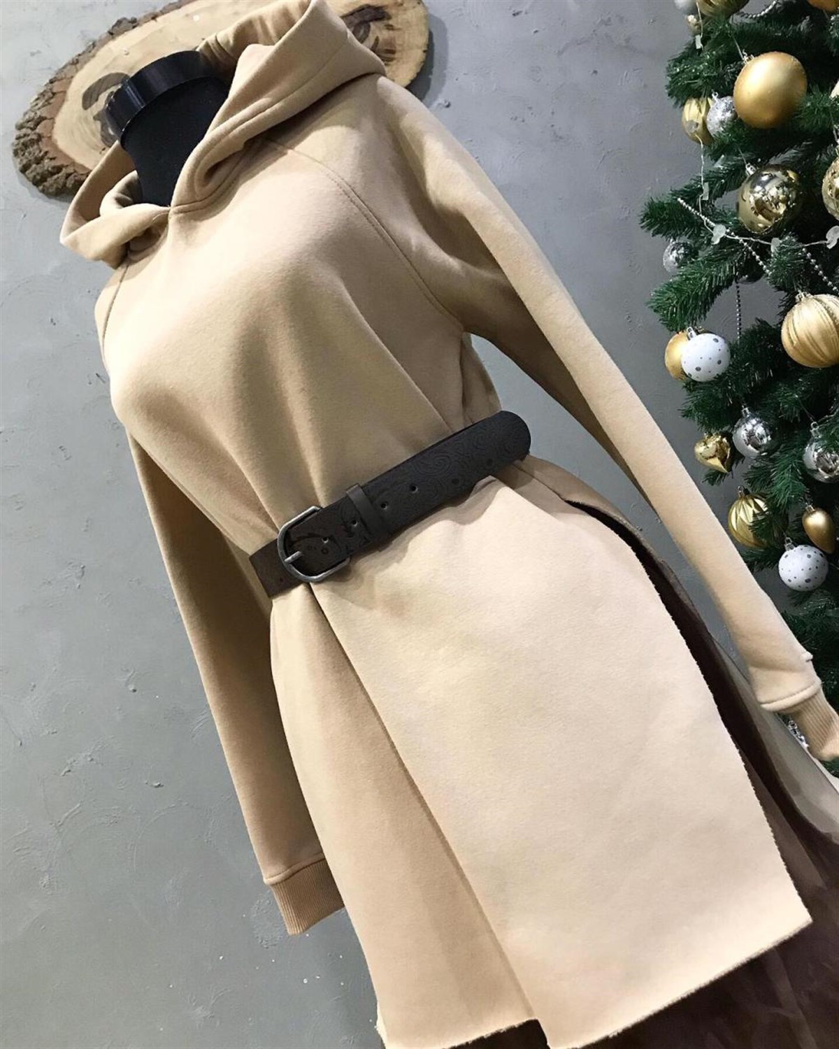 İçi Şardonlu Kapşonlu Yanları Yırtmaçlı Sweatshirt (BEJ)