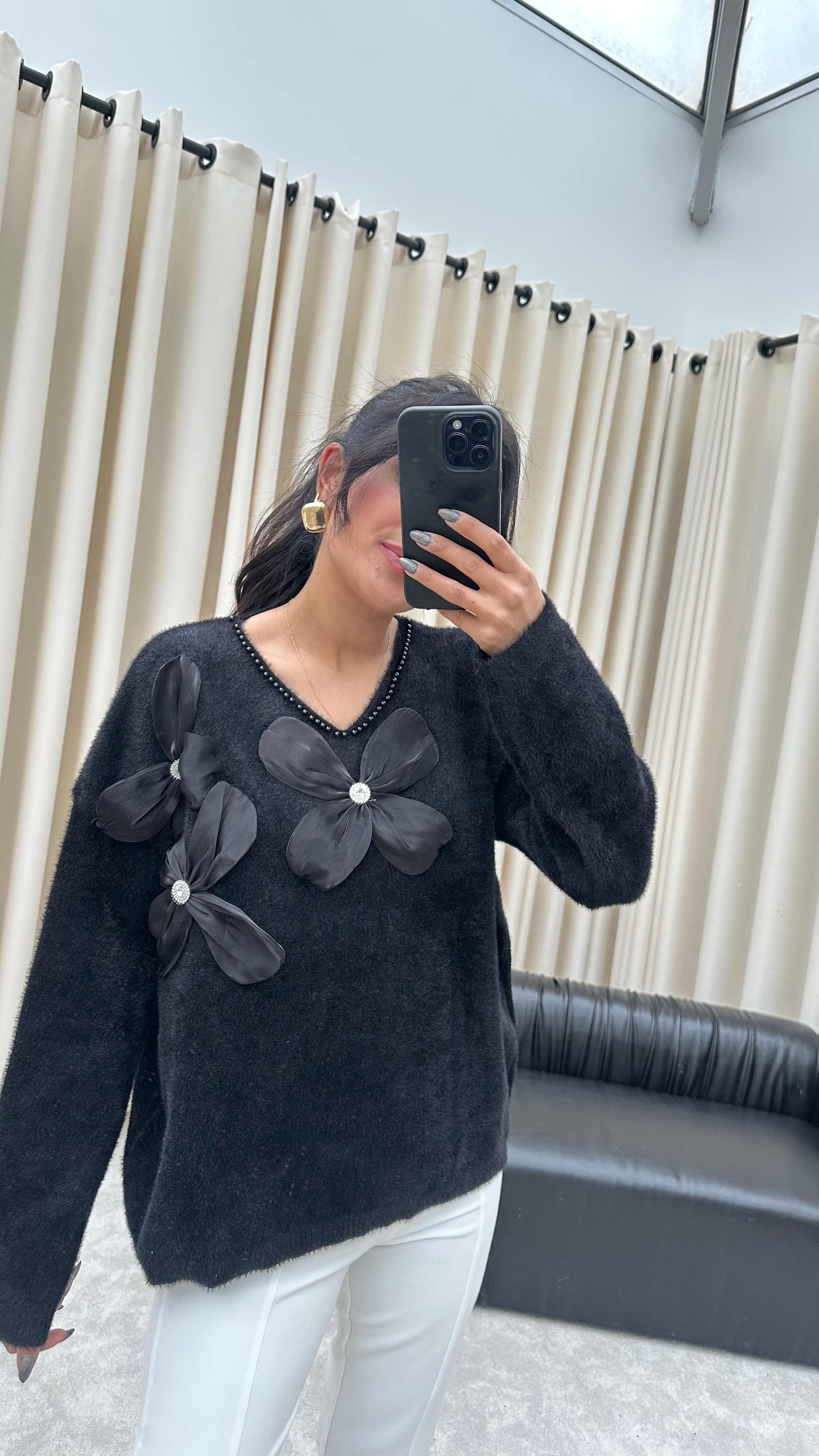 İnci Taş İşçilikli Akordiyon Çiçekli Angora Kazak (Siyah)