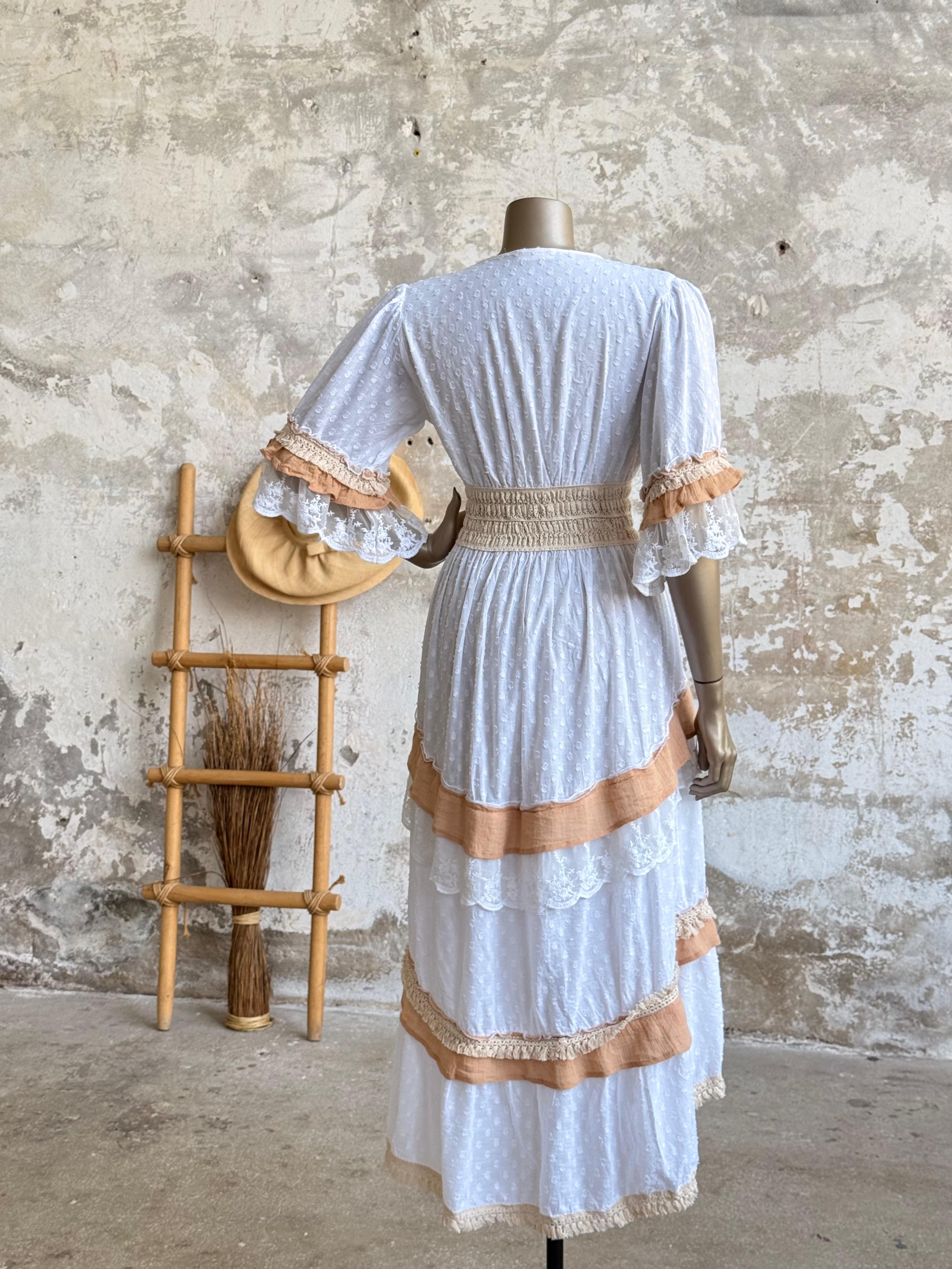 İthal Kumuşa İspanyol Kol İnci İşlemeli Elbise (Beyaz)