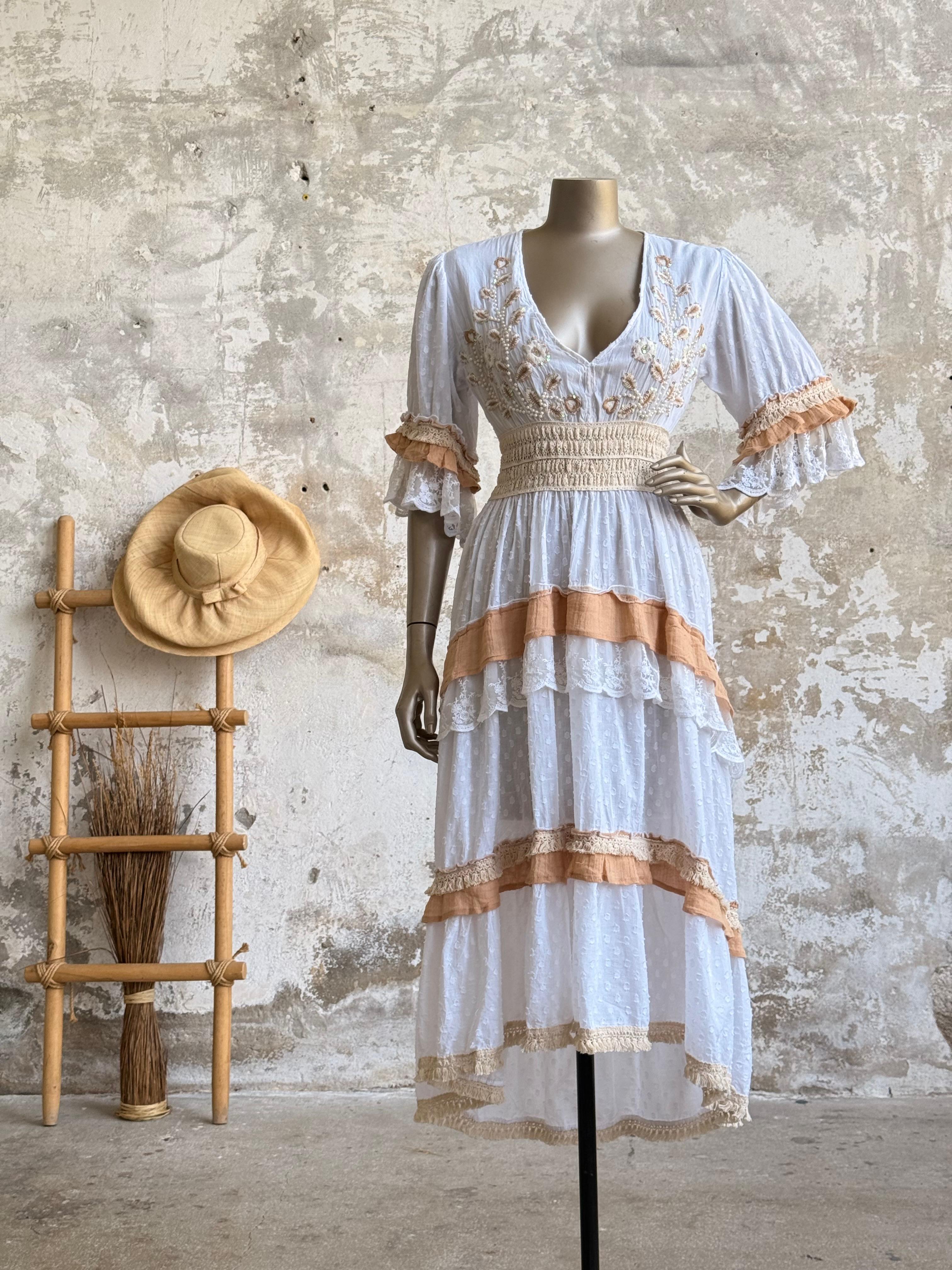 İthal Kumuşa İspanyol Kol İnci İşlemeli Elbise (Beyaz)