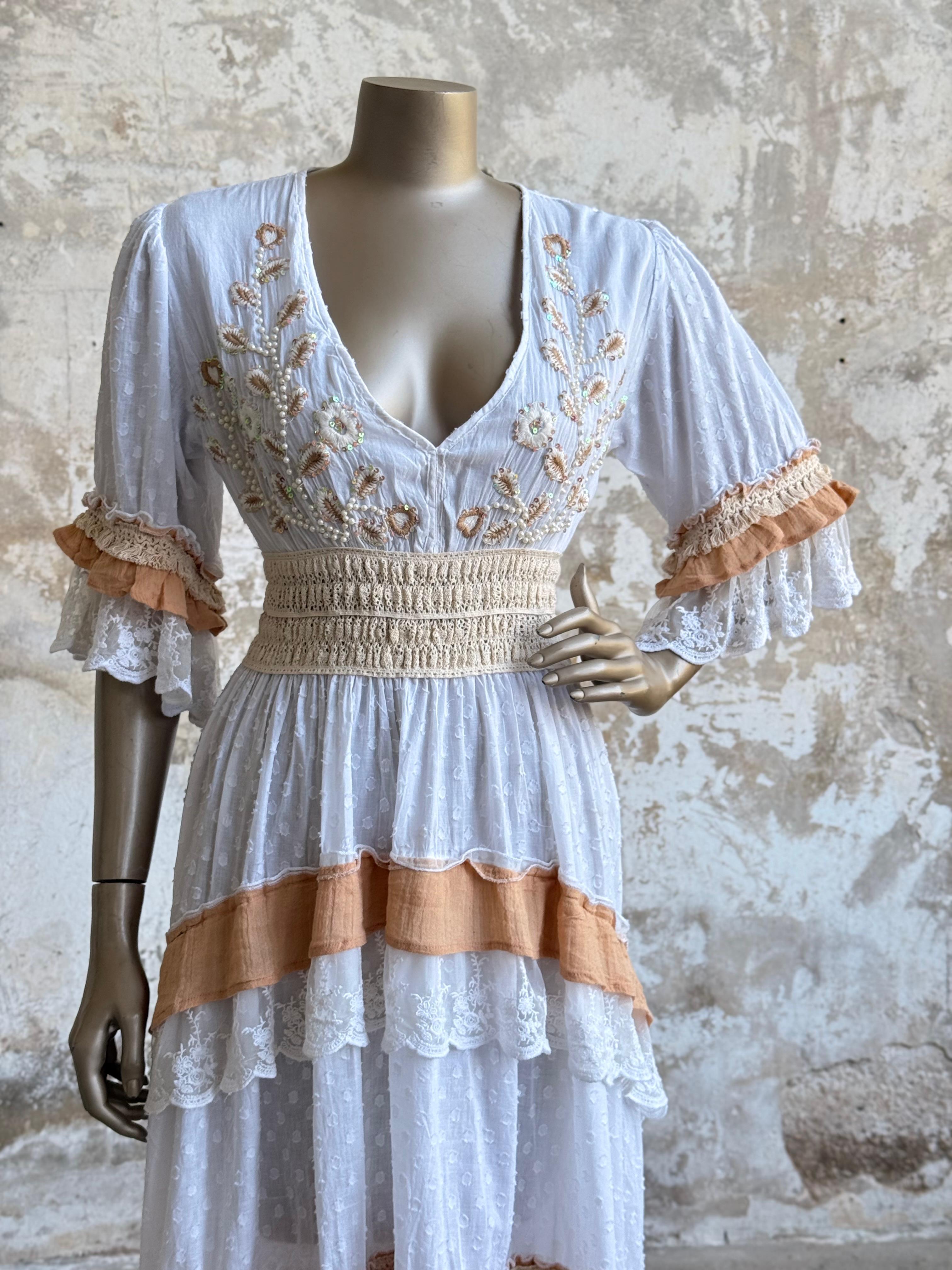 İthal Kumuşa İspanyol Kol İnci İşlemeli Elbise (Beyaz)