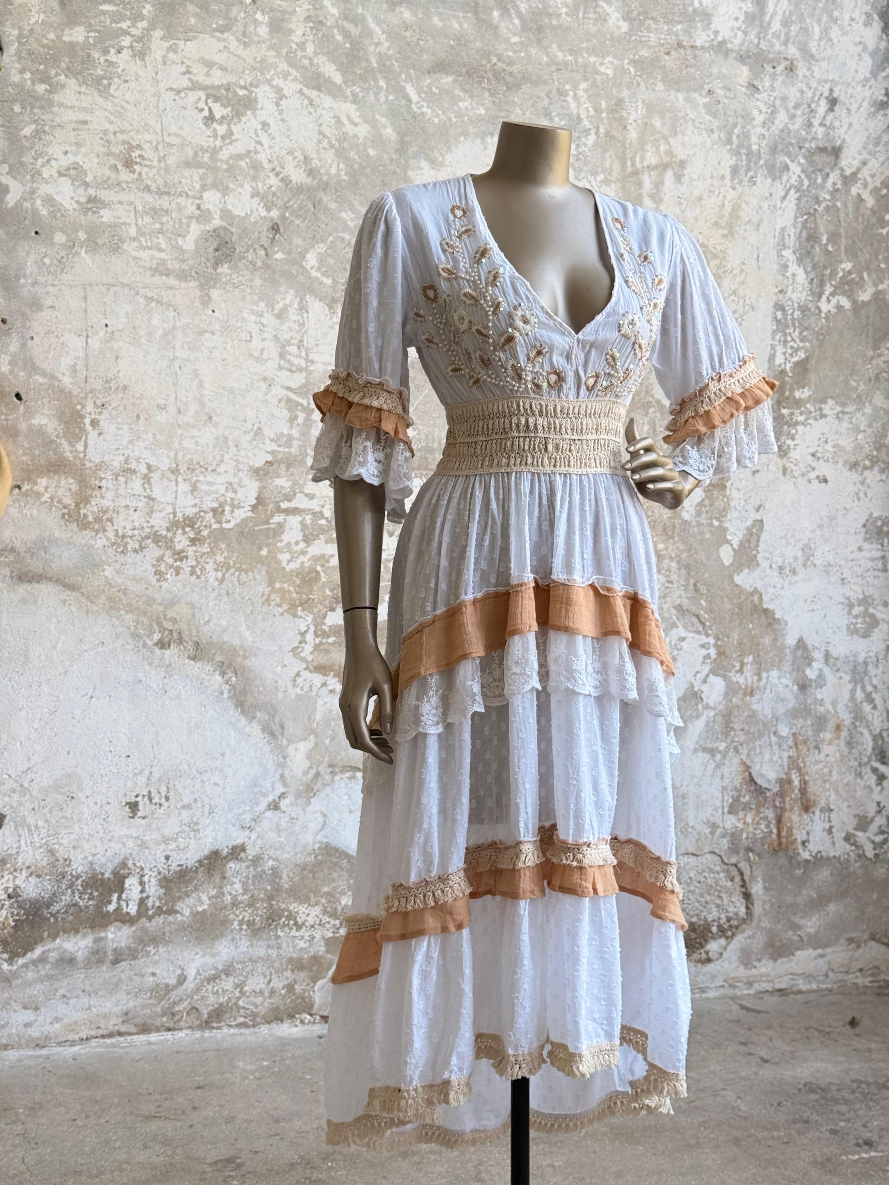 İthal Kumuşa İspanyol Kol İnci İşlemeli Elbise (Beyaz)