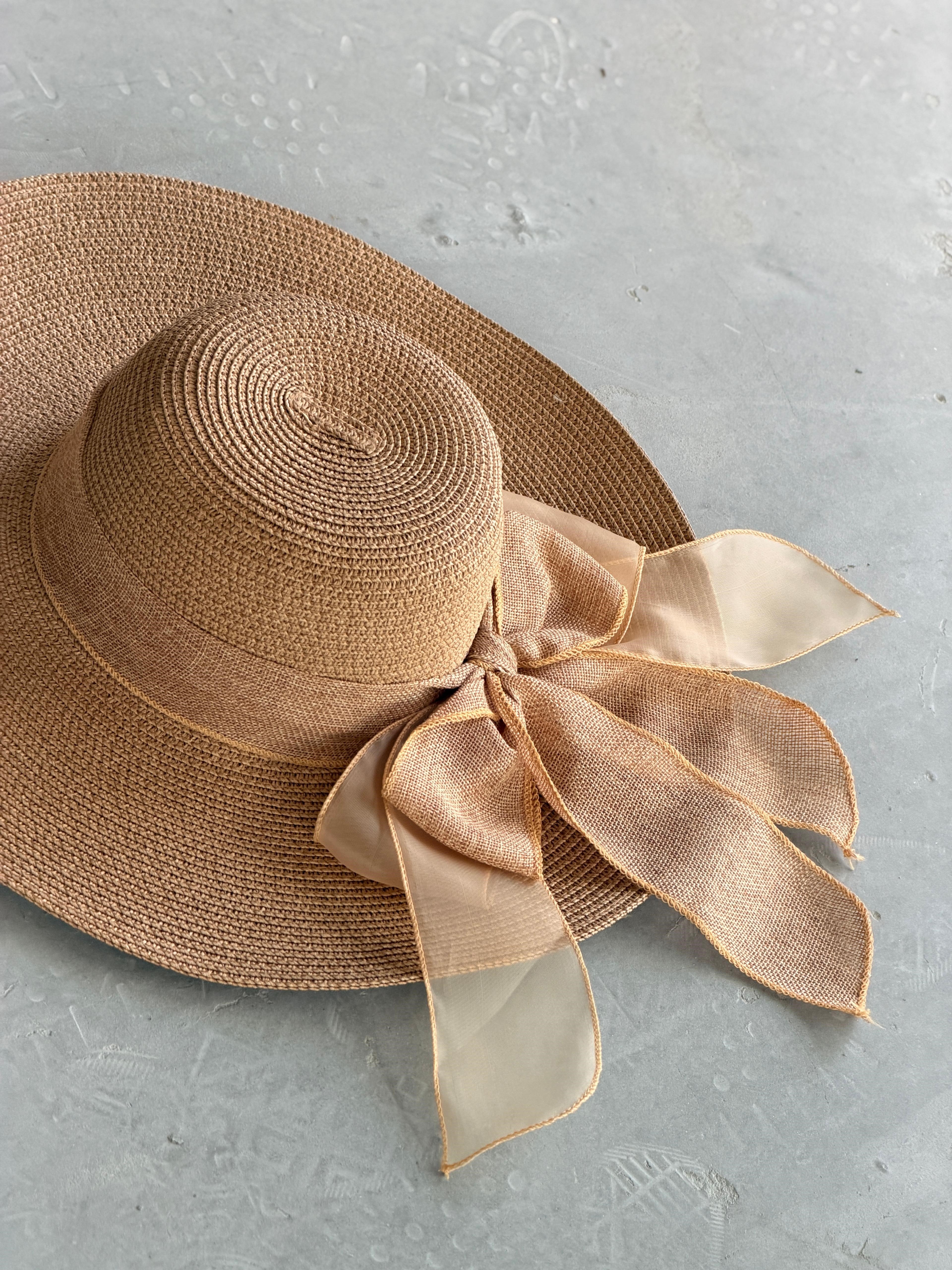 İthal Premium Fiyonk Detaylı Hasır Şapka (Camel/Beyaz)