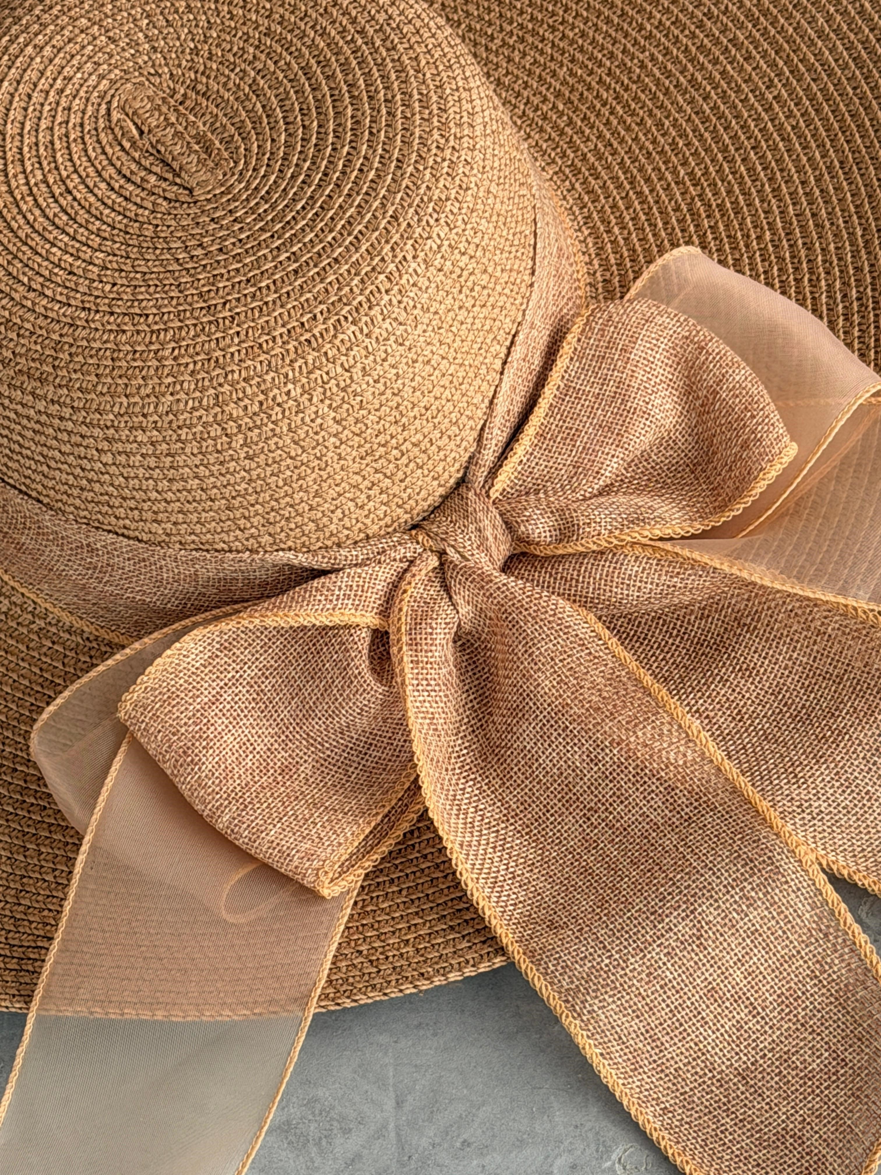 İthal Premium Fiyonk Detaylı Hasır Şapka (Camel/Beyaz)
