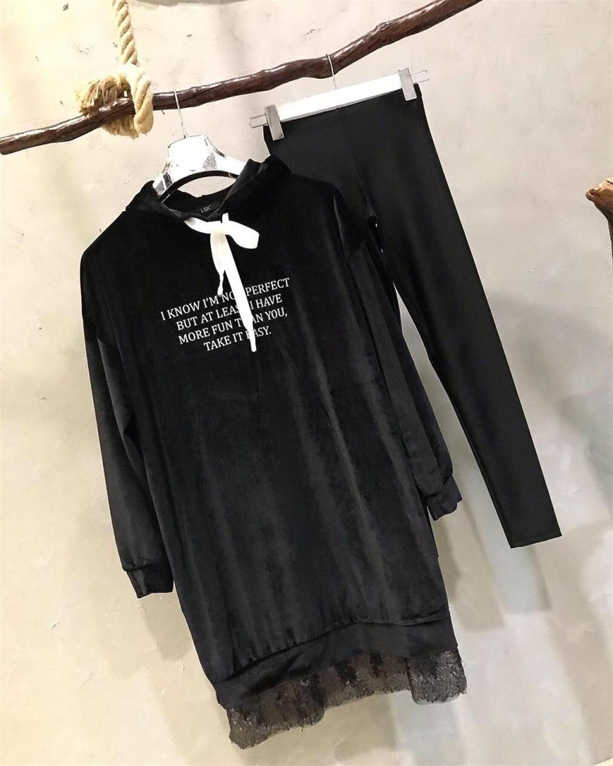 Kadife Eteği Payet Detaylı Sweatshirt (SİYAH)