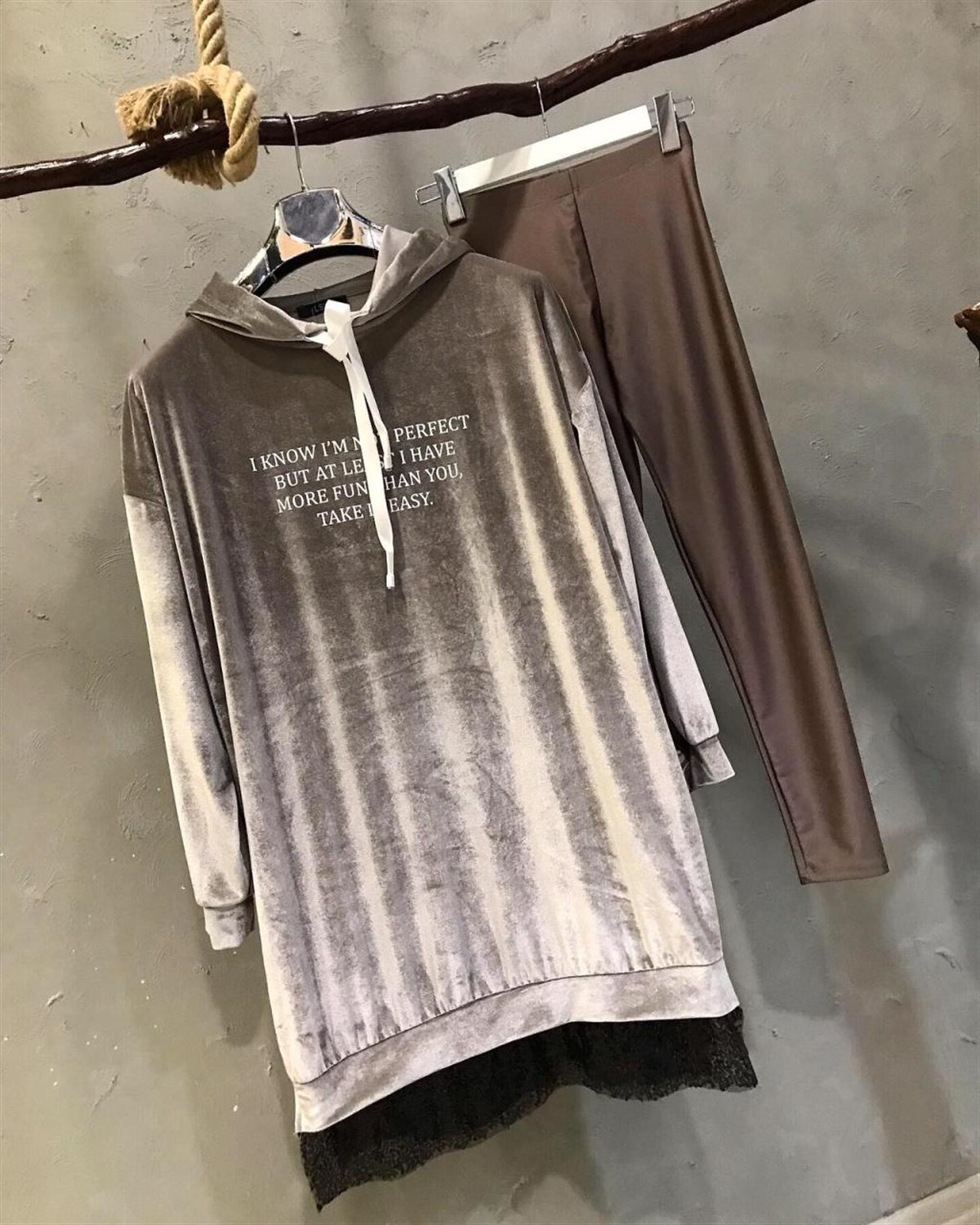 Kadife Eteği Payet Detaylı Sweatshirt (VİZON)