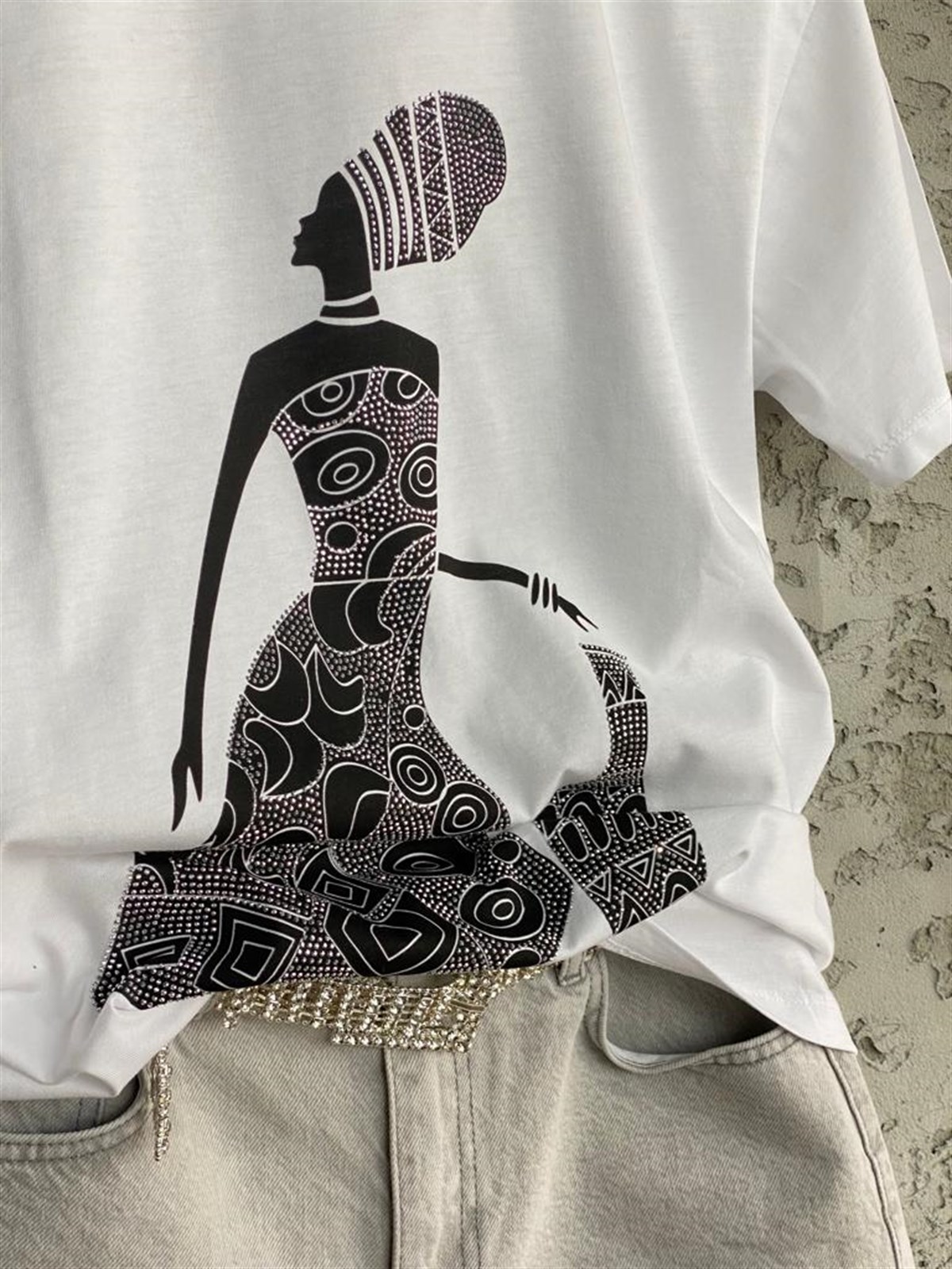 Kadın Desenli Taş İşlemeli Tshirt (Beyaz)