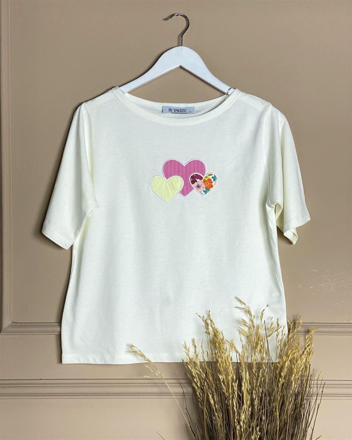 Kalp Nakışlı Tshirt
