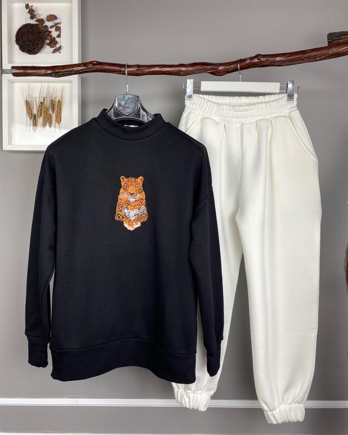 kaplan nakış desenli salaş uzun sweatshirt