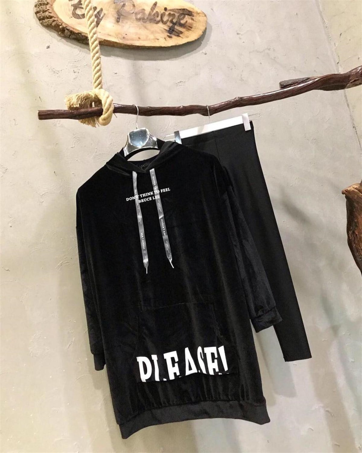 Kapşonlu Torba Cepli Kadife Sweatshirt (SİYAH)