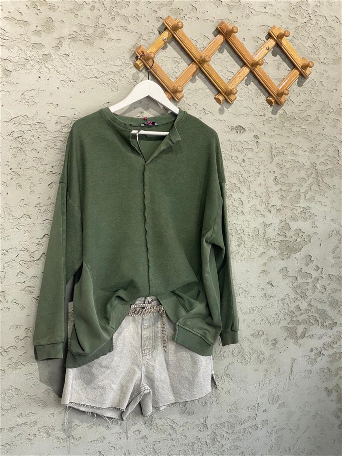 Kar Yıkama Kesik V Yaka Oversize Sweat (Haki)