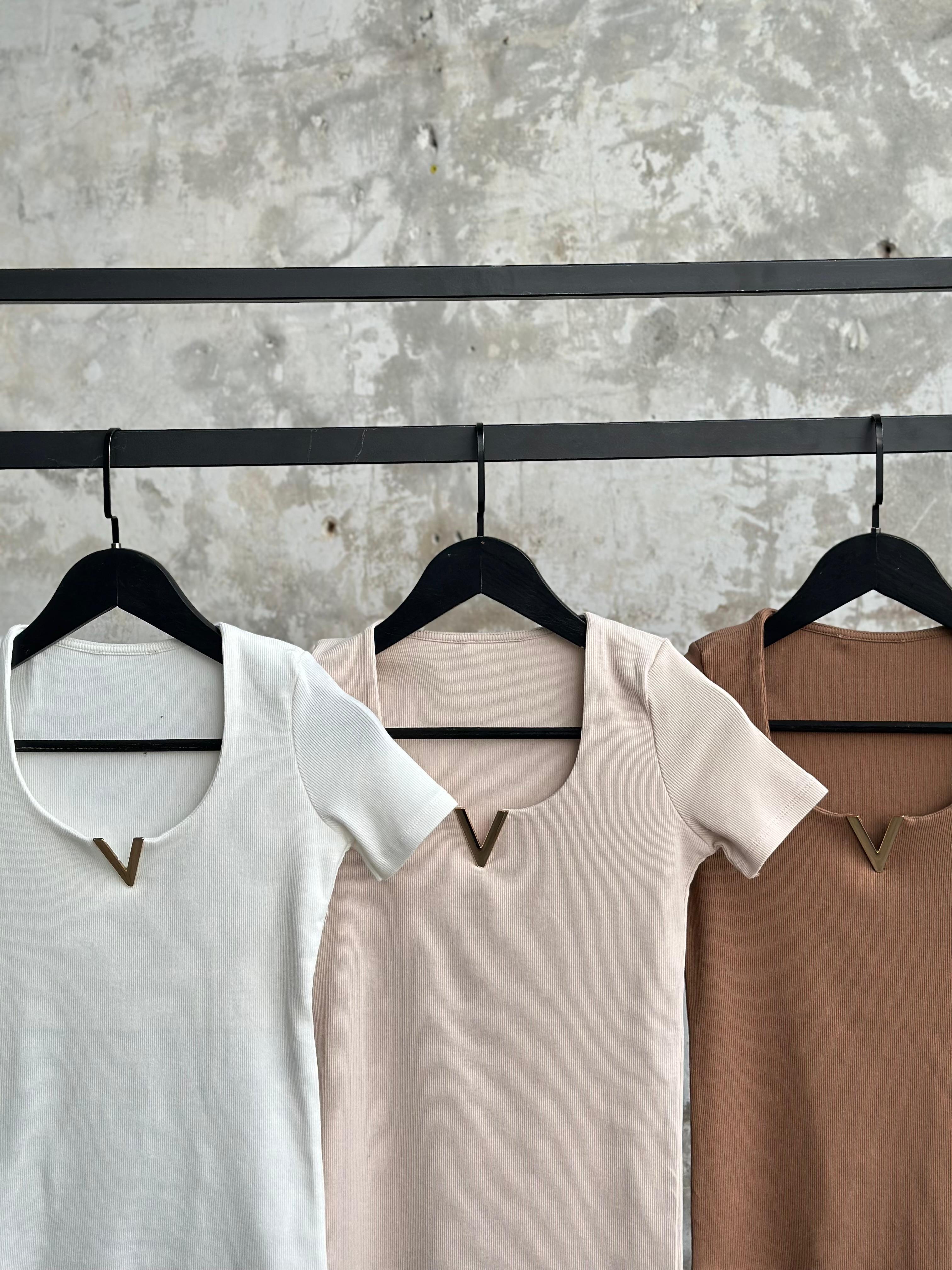Kare Yaka Gold Detaylı Bluz (Beyaz/Taş/Kahve)