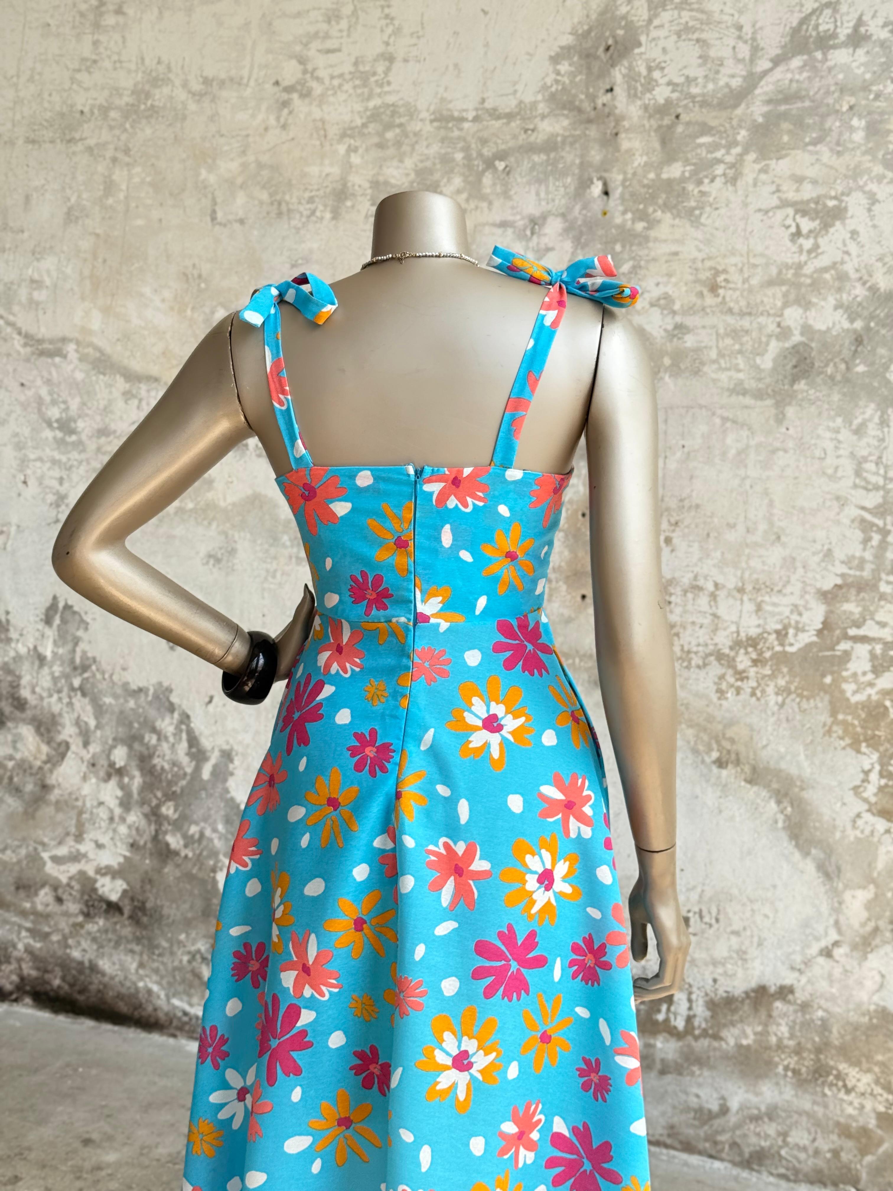 Kare Yaka Omuz Bağlama Detaylı Çiçekli Elbise (Mavi)