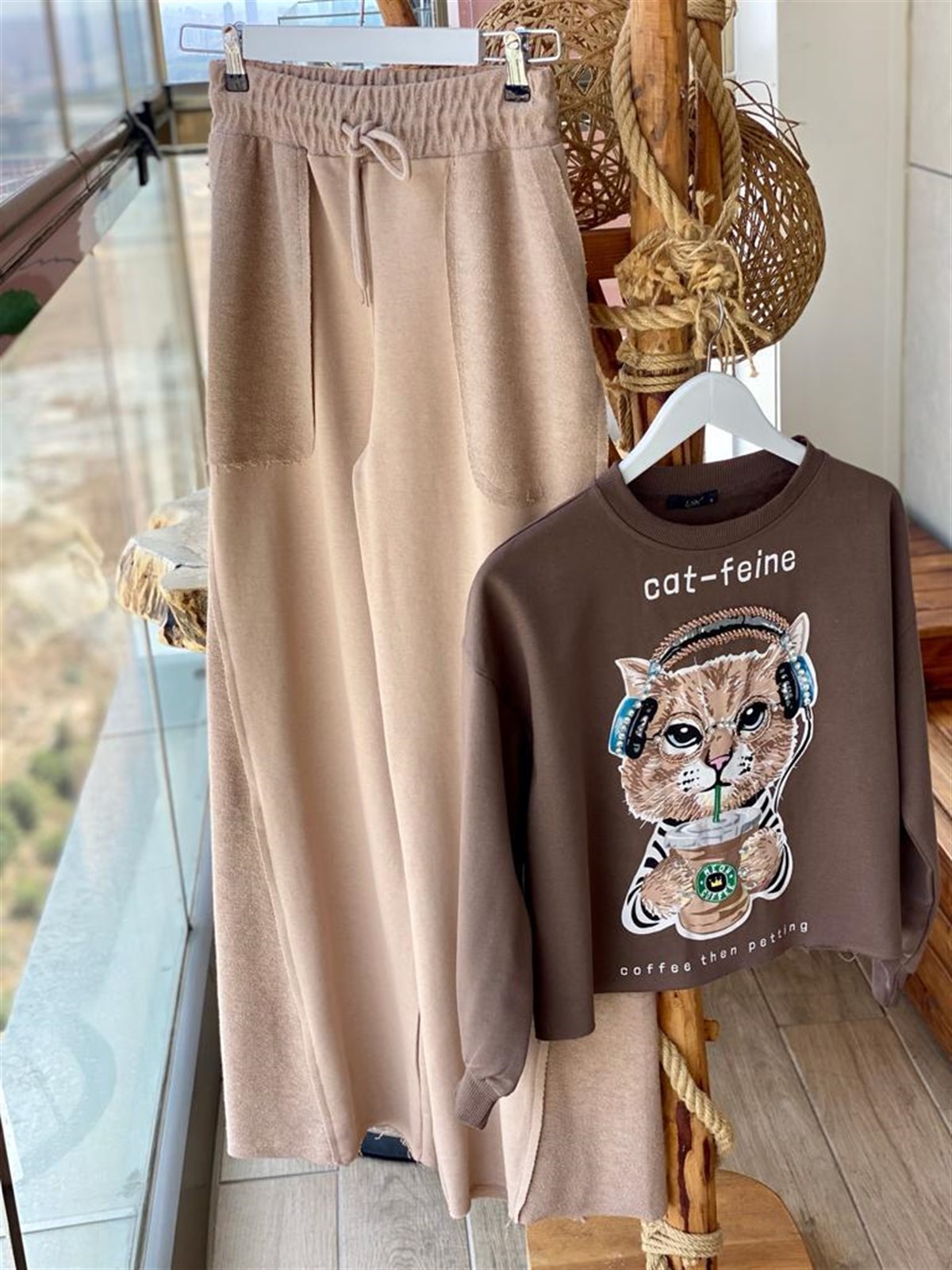 Kedi Desenli Kristal Taş İşçilikli Sweat (Kahve)