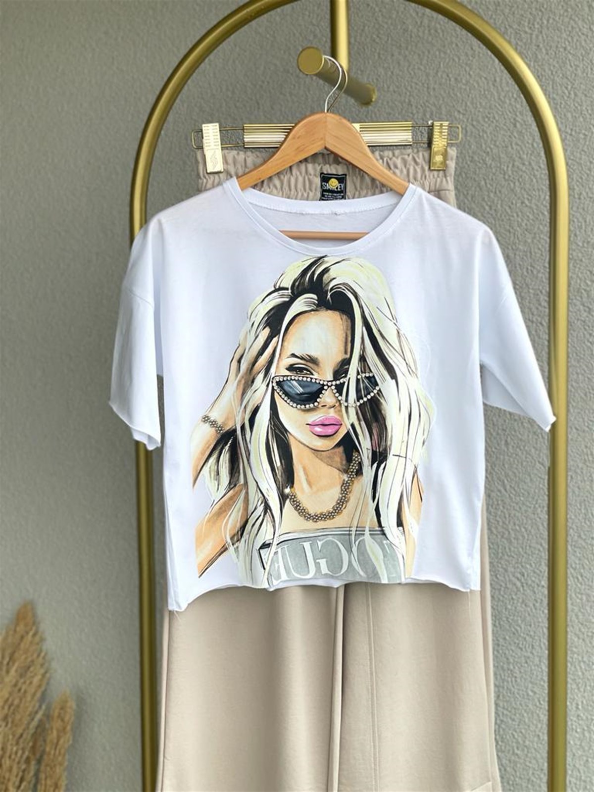 Kız Baskılı Lazer Kesim Tshirt (Beyaz)