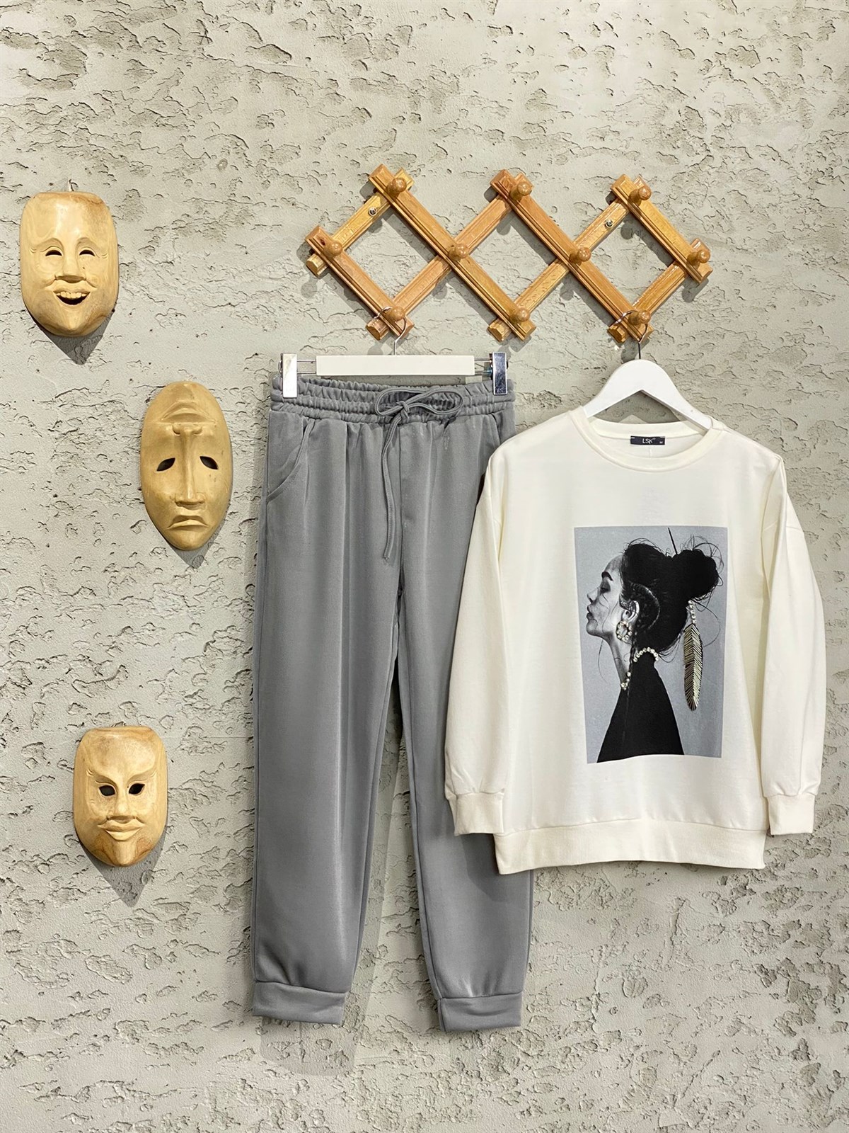 Kız Figürlü Boncuk Taş İşlemeli Sweat (Ekru)