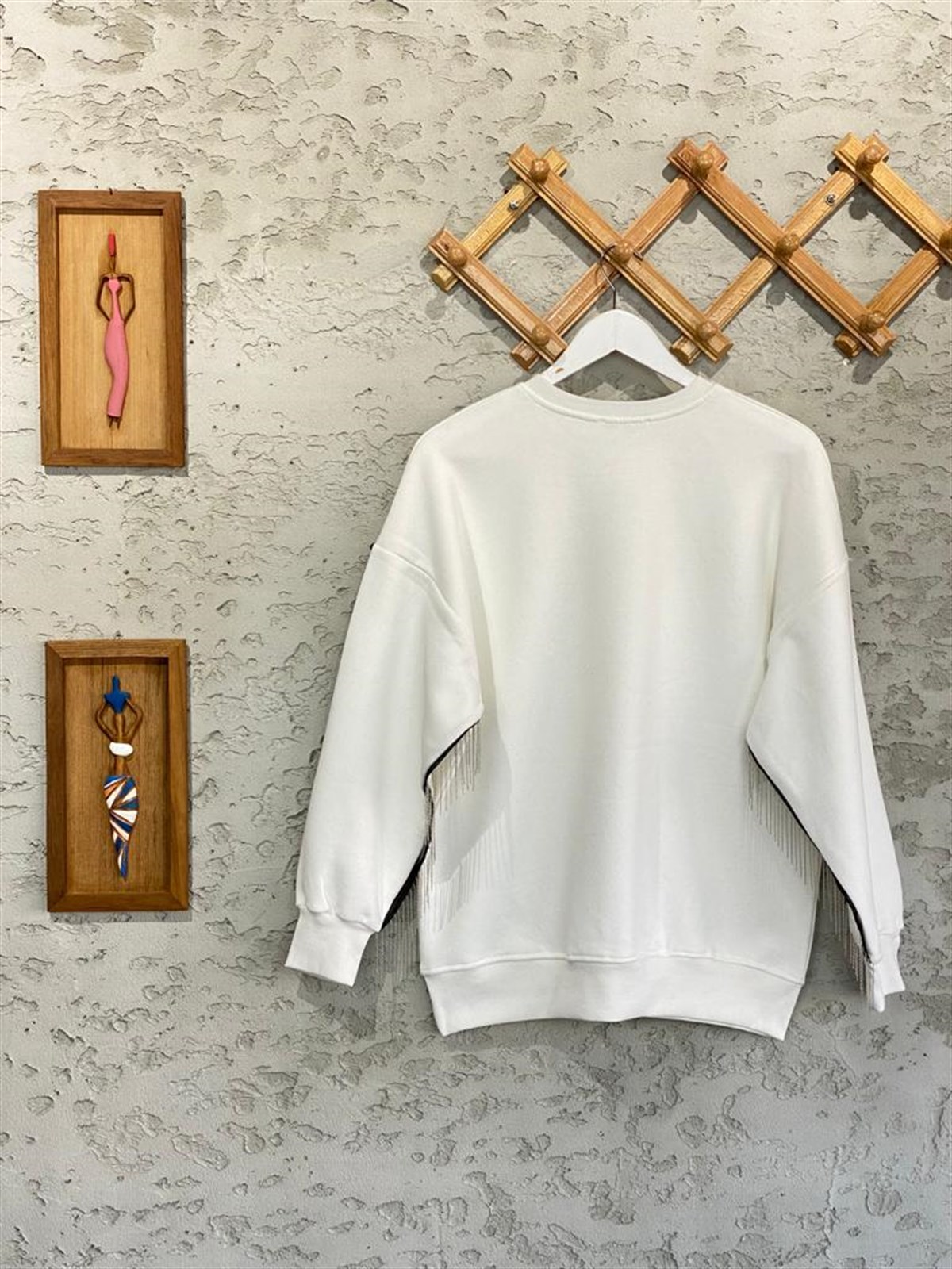 Koldan Şerit Zincir Detaylı Şardonlu Sweat (Beyaz)