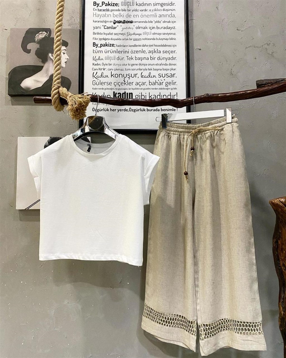 Kolları Katlamalı Kısa Basic Tshirt (SİYAH & BEYAZ)