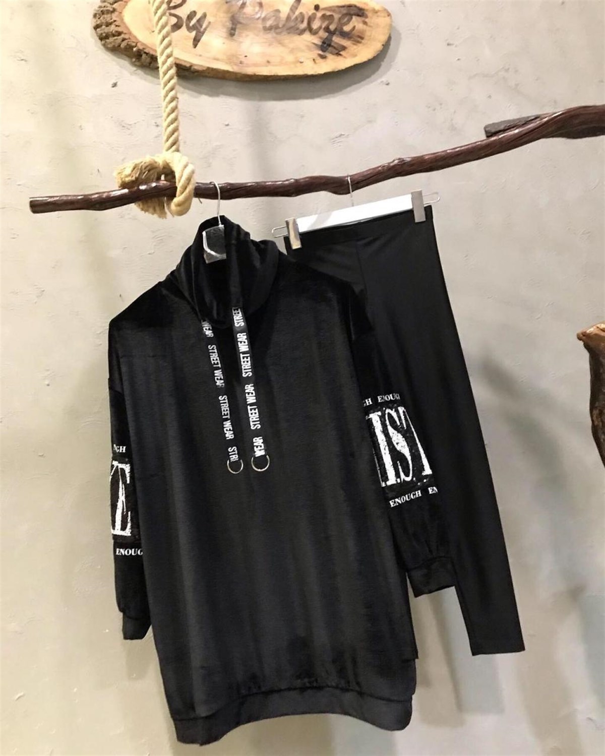 Kolları Payet Detaylı Kadife Sweatshirt (SİYAH)