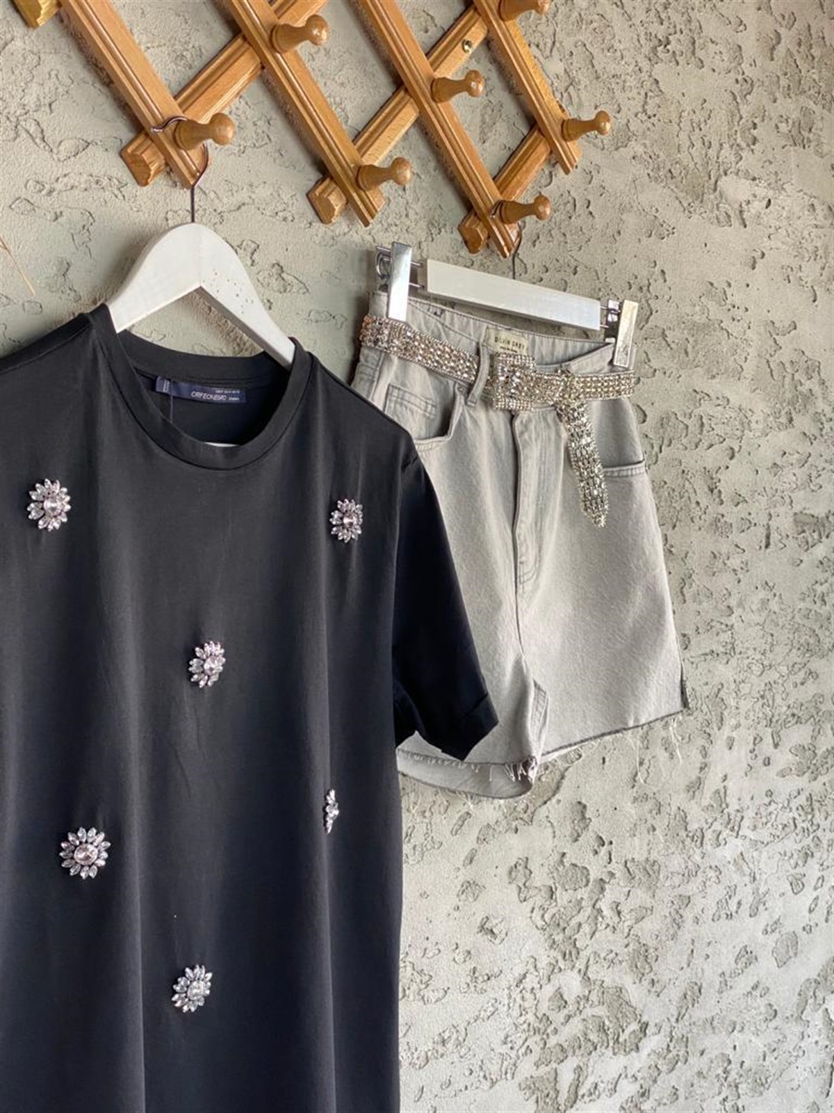 Kristal Taş Detaylı Tshirt (Siyah)