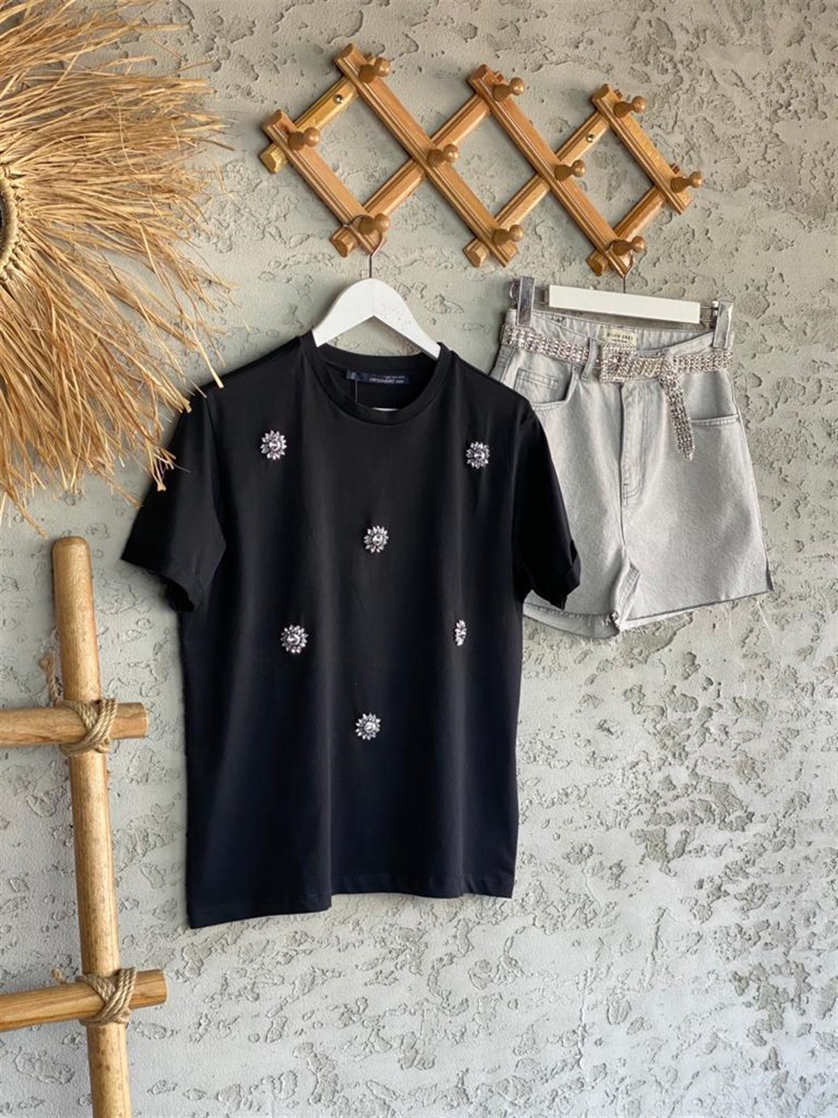 Kristal Taş Detaylı Tshirt (Siyah)