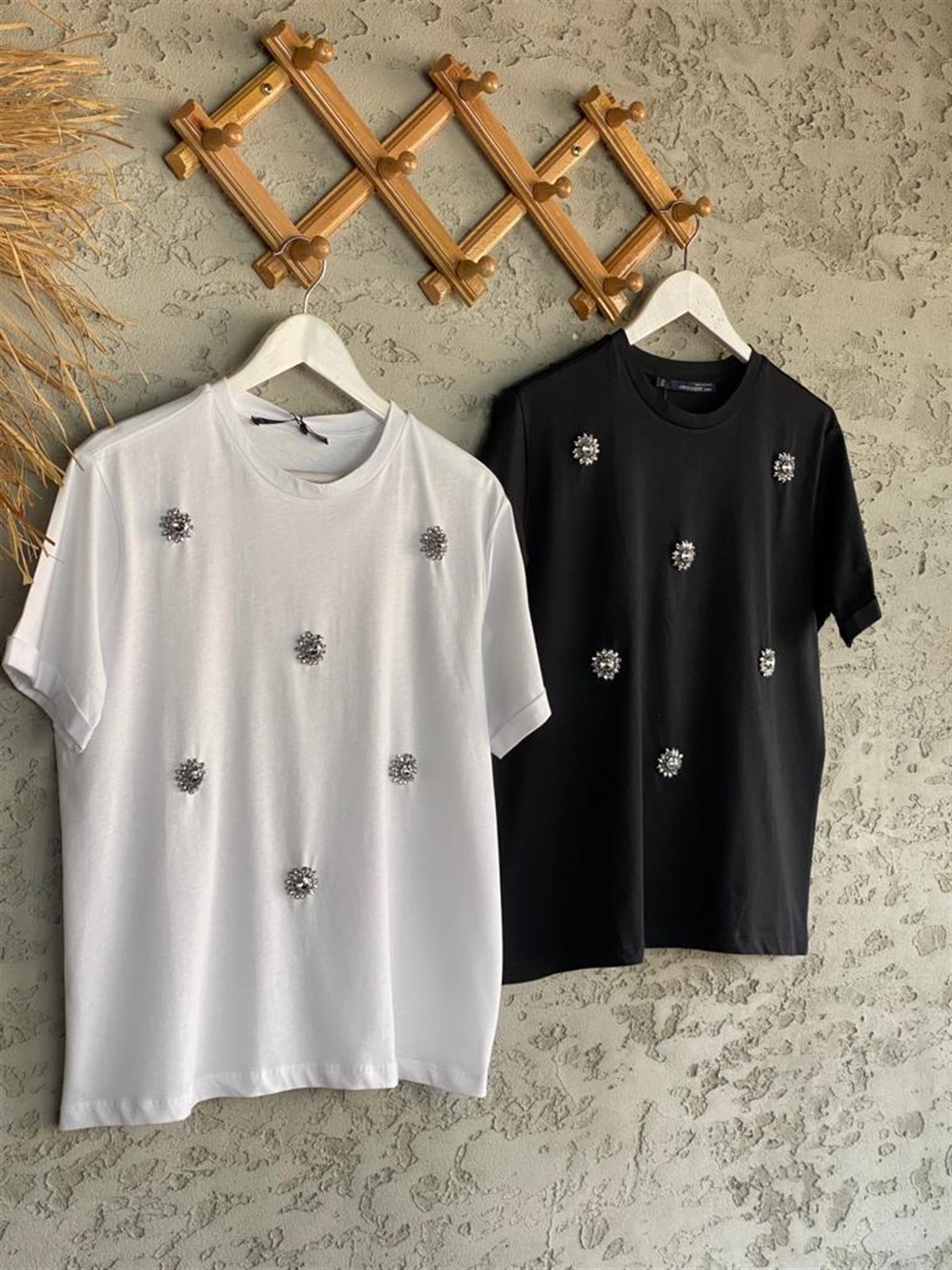 Kristal Taş Detaylı Tshirt (Siyah)
