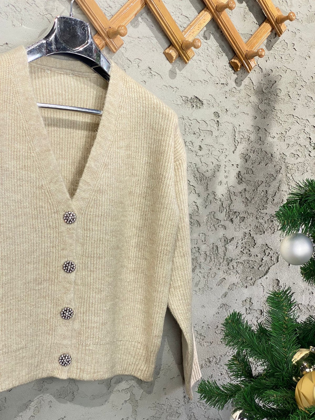 Kristal Taş Düğmeli Yumoş Hırka (Bej)