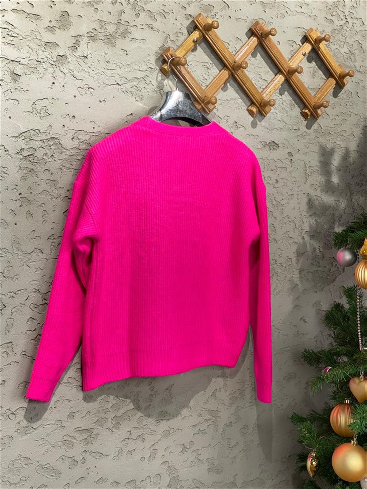 Kristal Taş Düğmeli Yumoş Hırka (Neon Pembe)