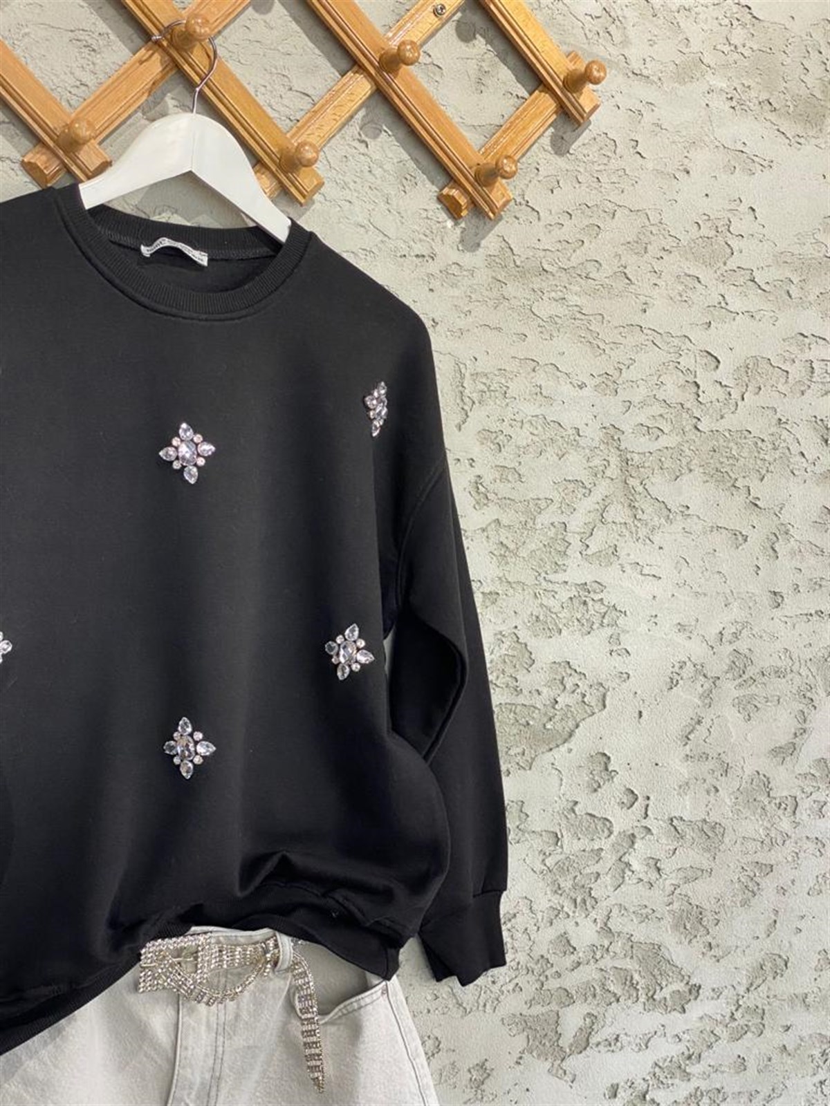 Kristal Taş İşçilikli Şardonlu Sweat (Siyah)