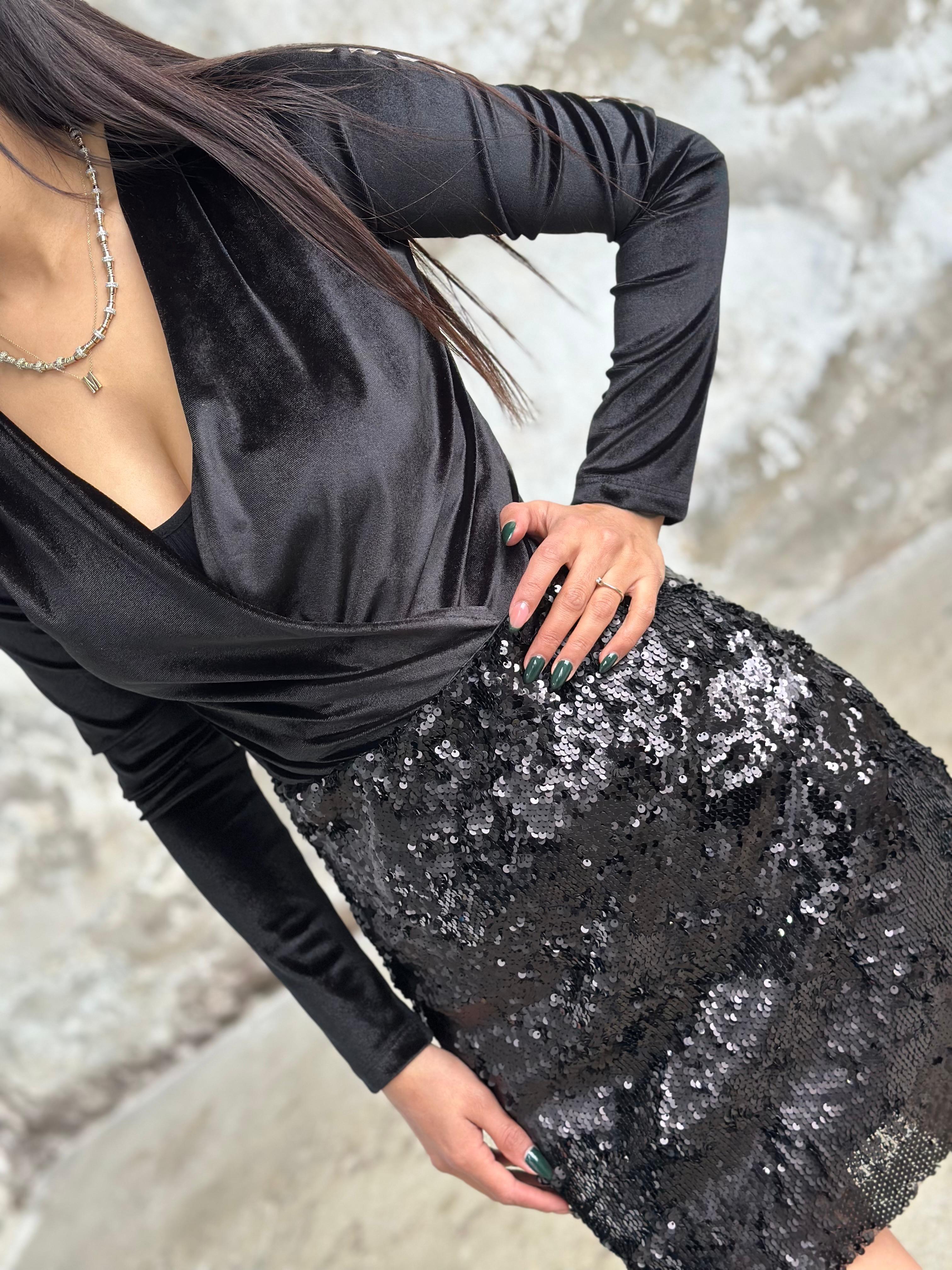 Kruvaze Yaka Kadife Kumaş Bodysuit (Siyah)