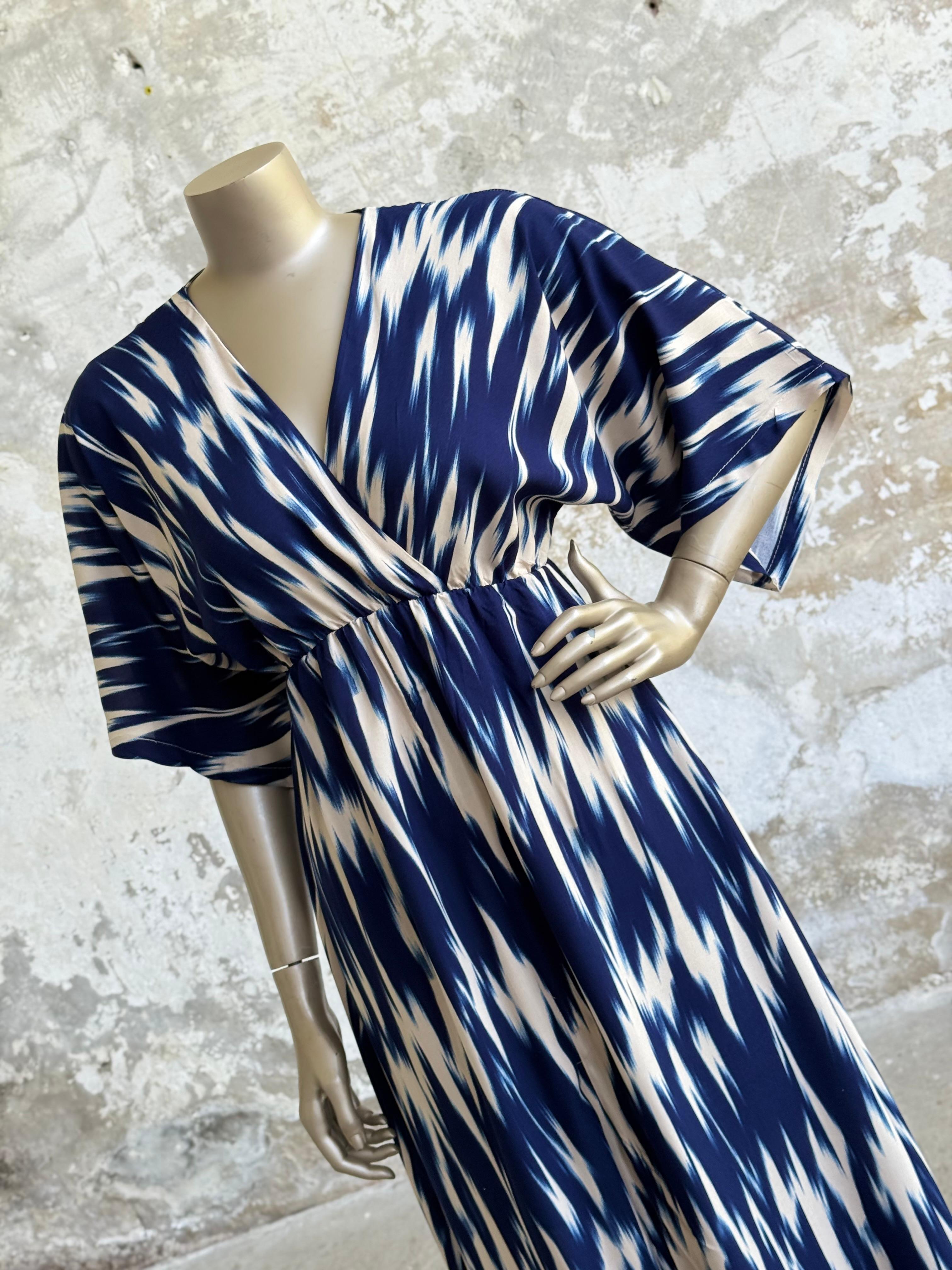 Kruvaze Yaka Yarasa Kol Batik Elbise (Lacivert)