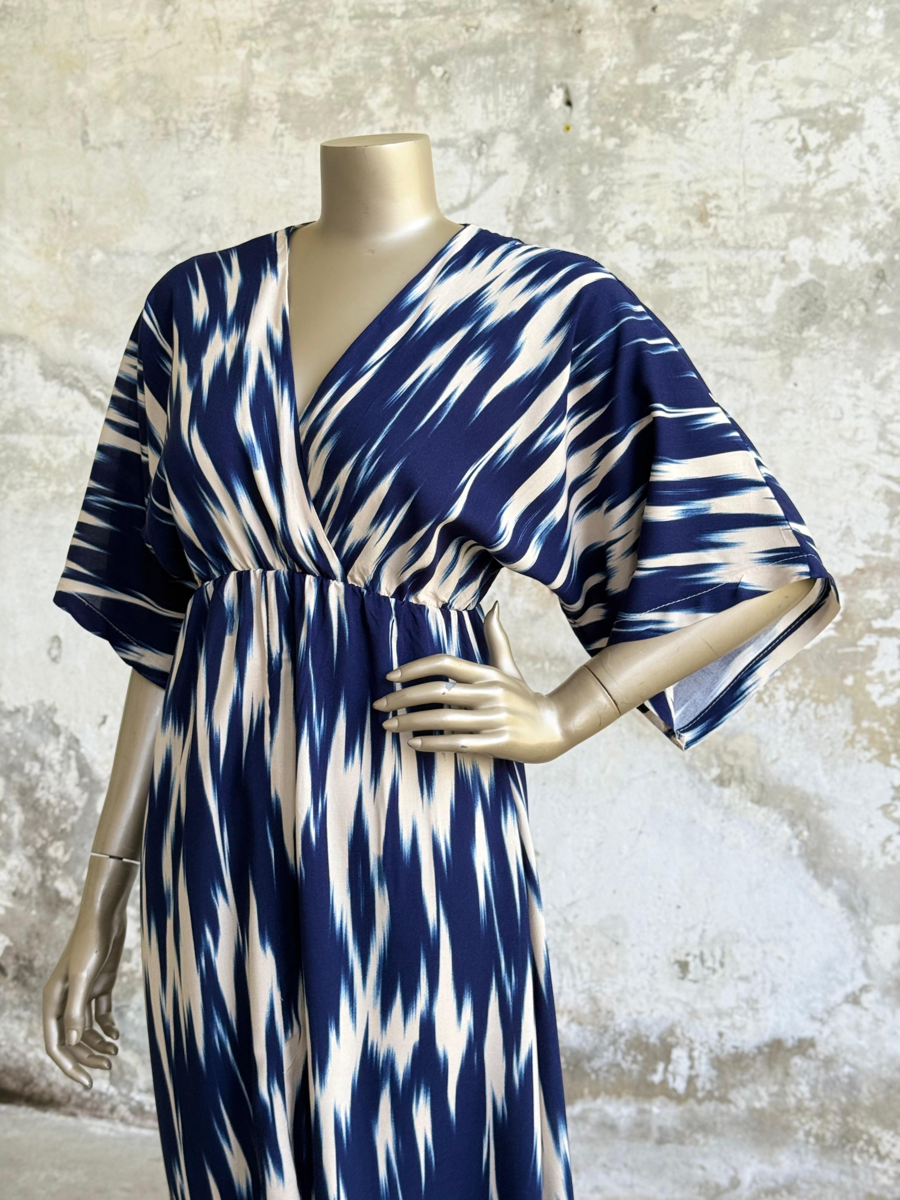 Kruvaze Yaka Yarasa Kol Batik Elbise (Lacivert)