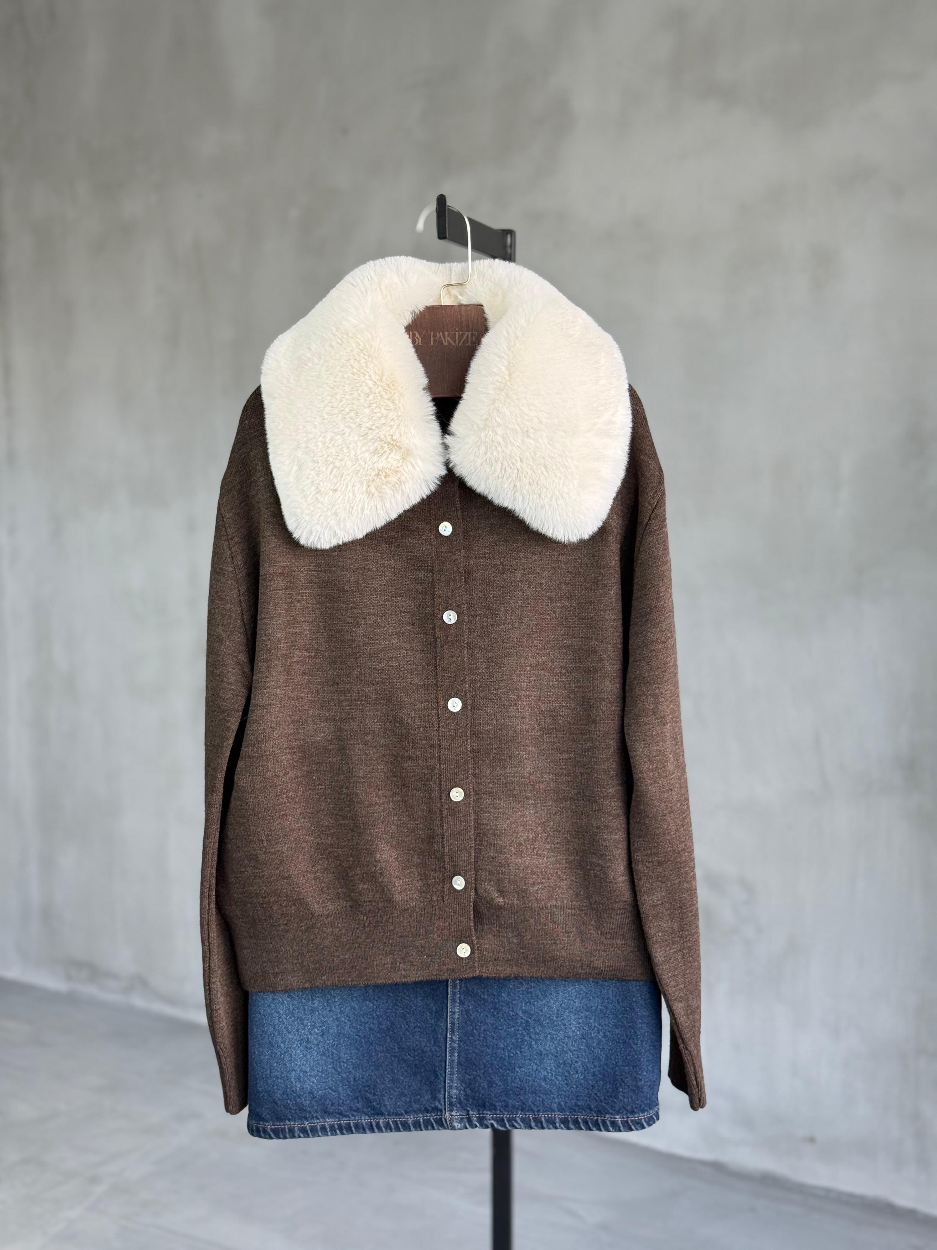 Kürk Yaka Detaylı Hırka (Kahve)