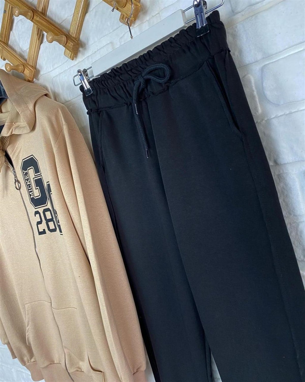 Lazer Kesik Detaylı Eşofman Pantolon (SİYAH)