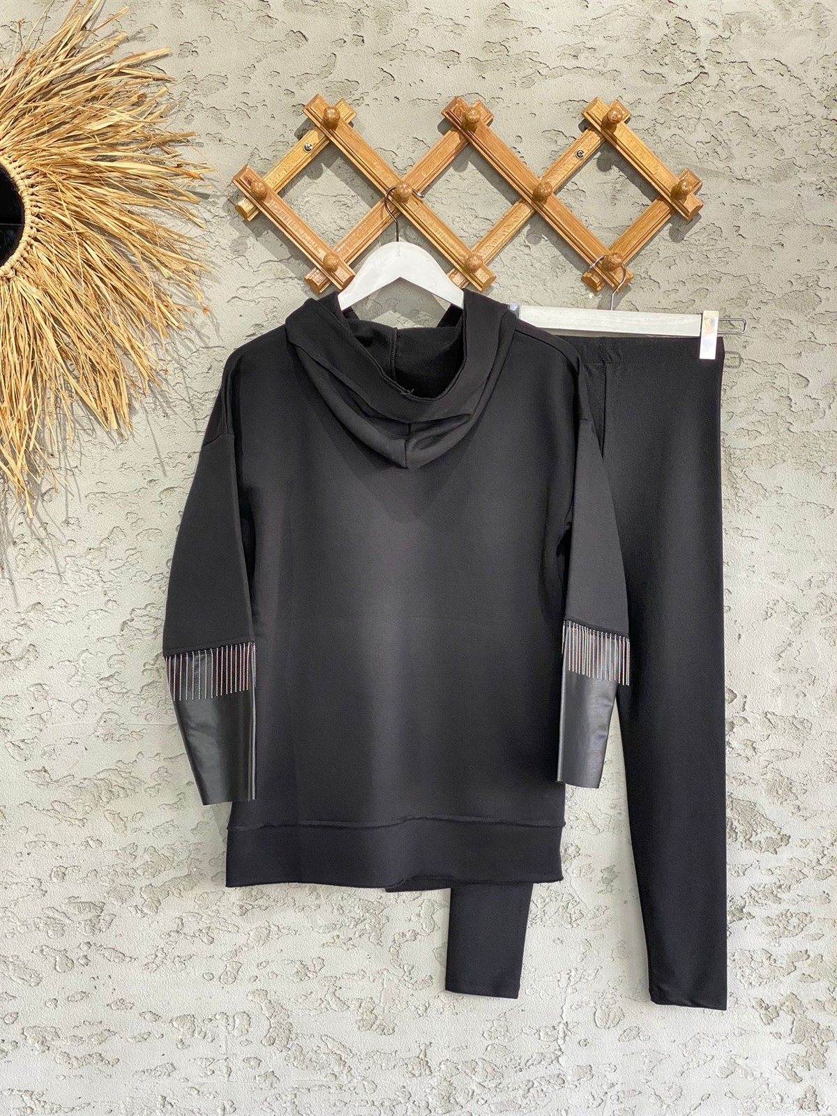 Lazer Kesim Detaylı Kapüşonlu Siyah Sweatshirt