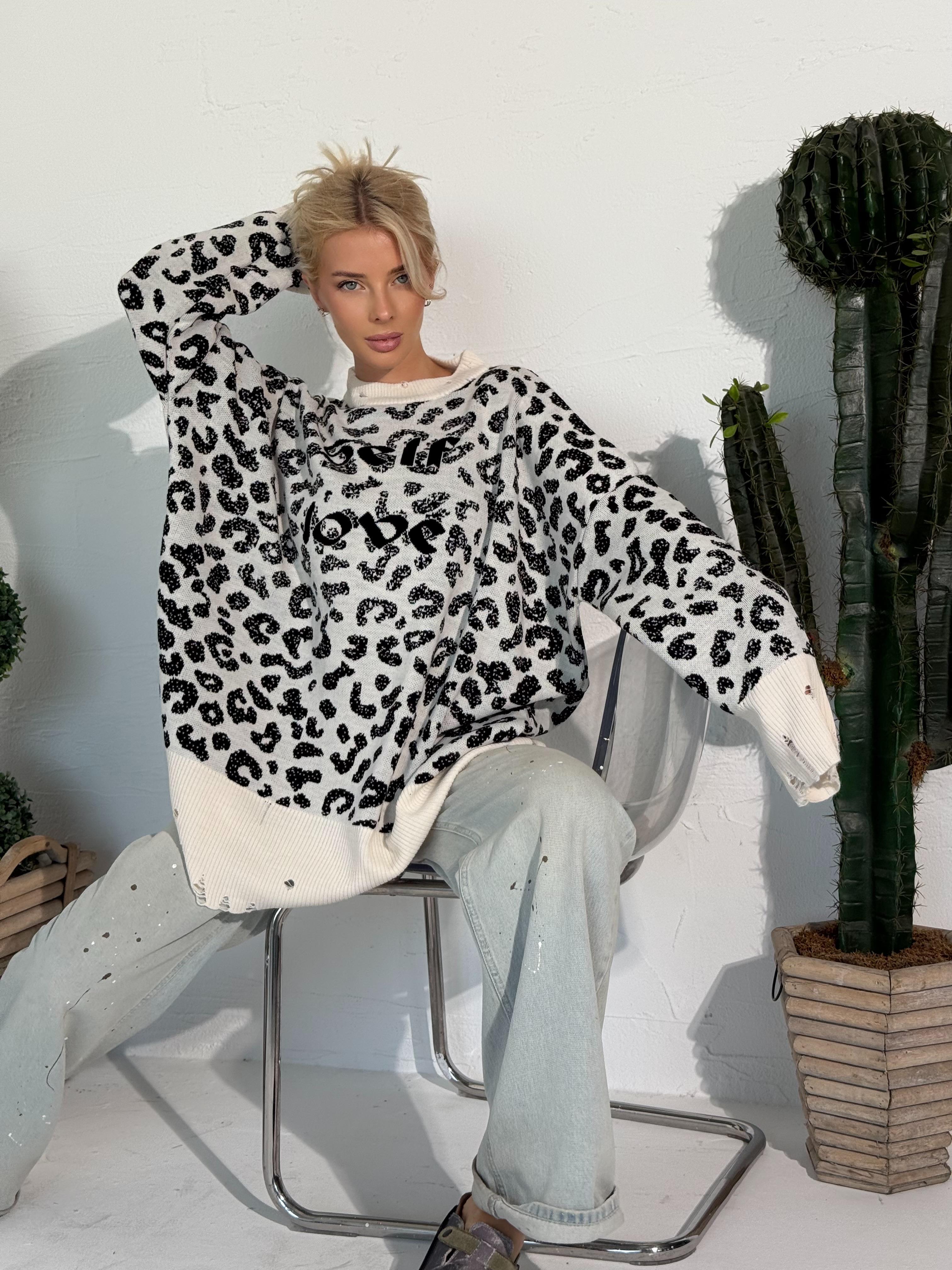 Leopar Desen Yırtık Detaylı Triko Kazak (Beyaz)