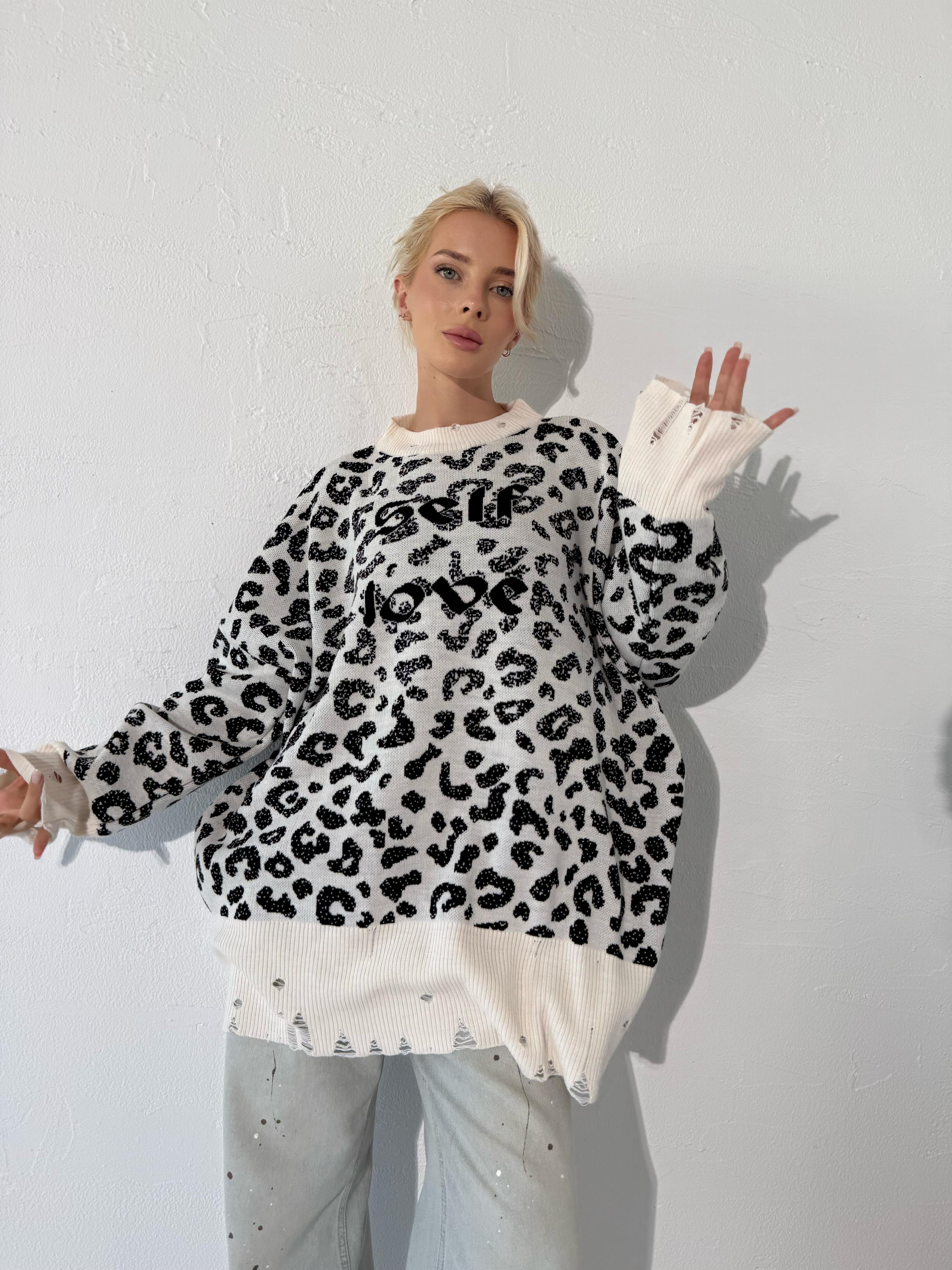 Leopar Desen Yırtık Detaylı Triko Kazak (Beyaz)