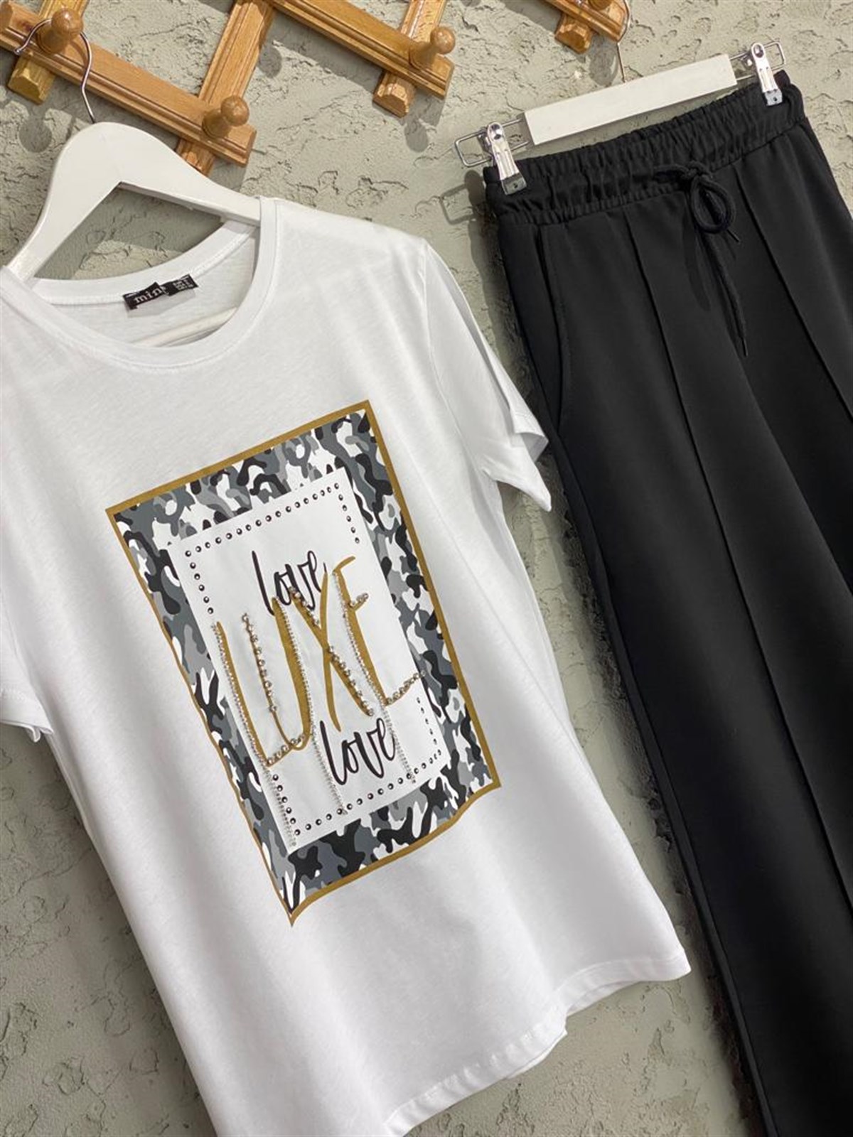 Luxe Yazı Detaylı İşlemeli Tshirt (Beyaz)