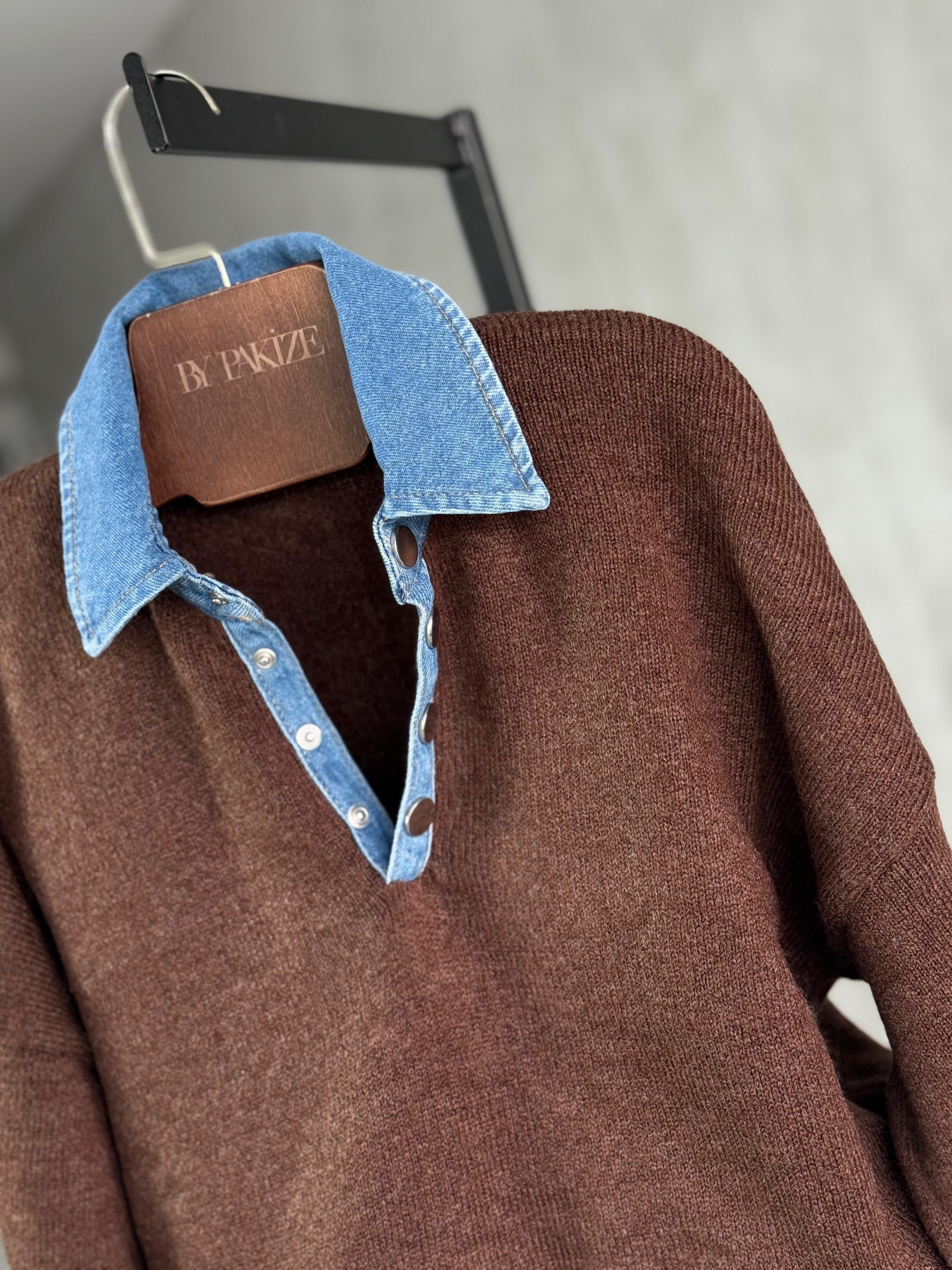 Mavi Denim Yakalı Yumoş Kazak (Kahve)