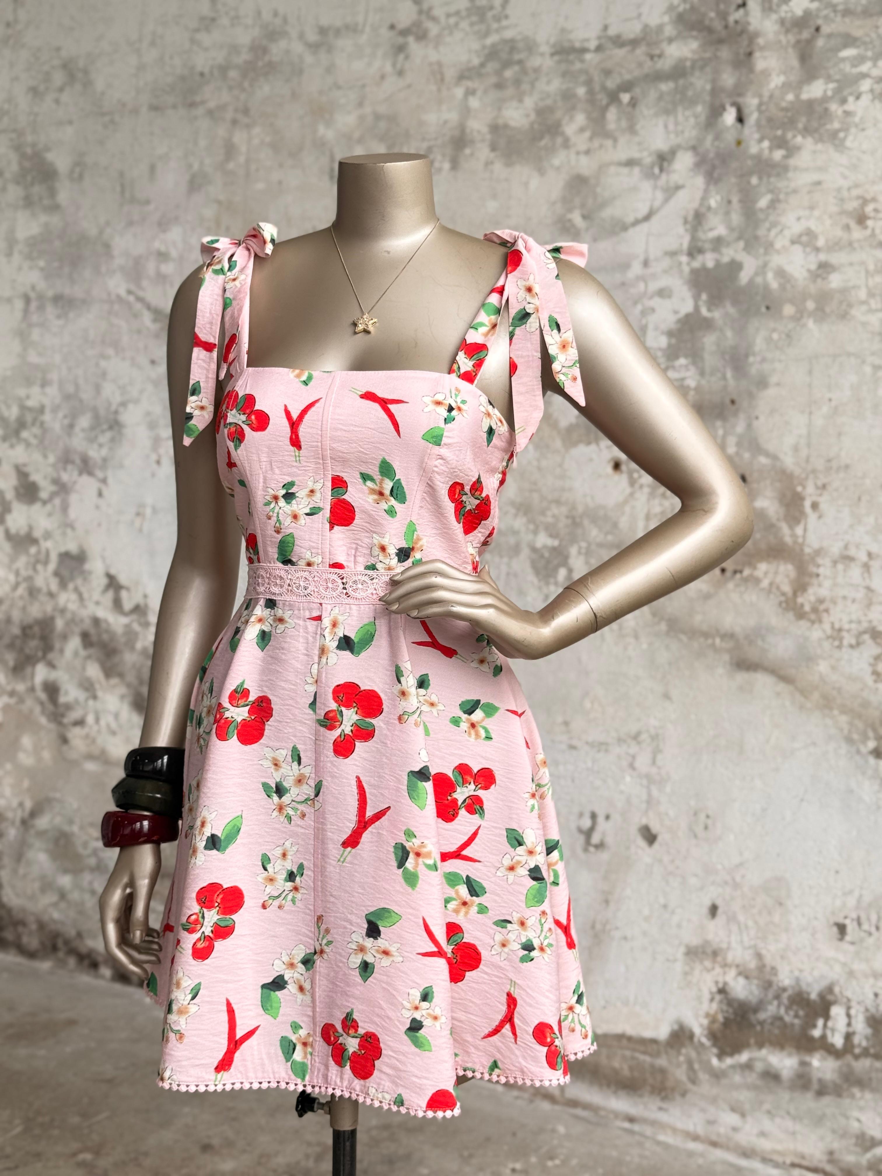 Mevsim Tazelikleri Tasarım Omuz Bağlama Detaylı Elbise (Pembe)