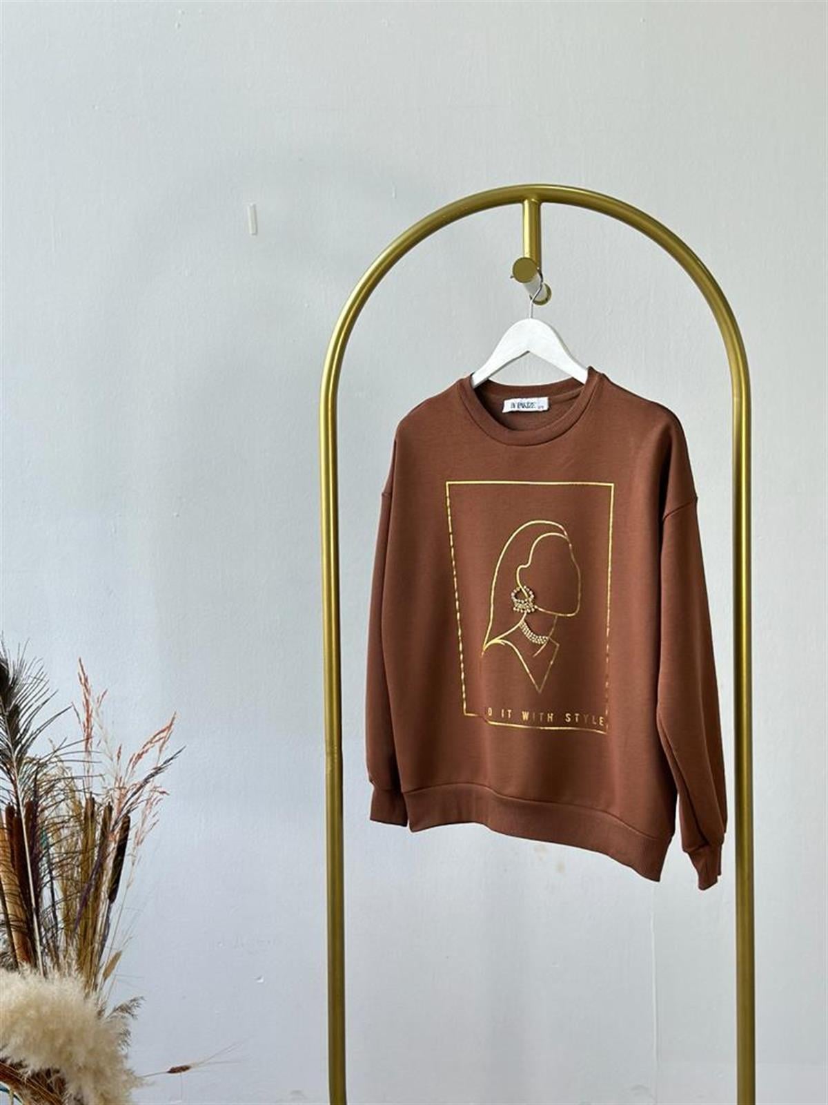 Minimal Desenli Taş İşlemeli Sweat (Kahve)