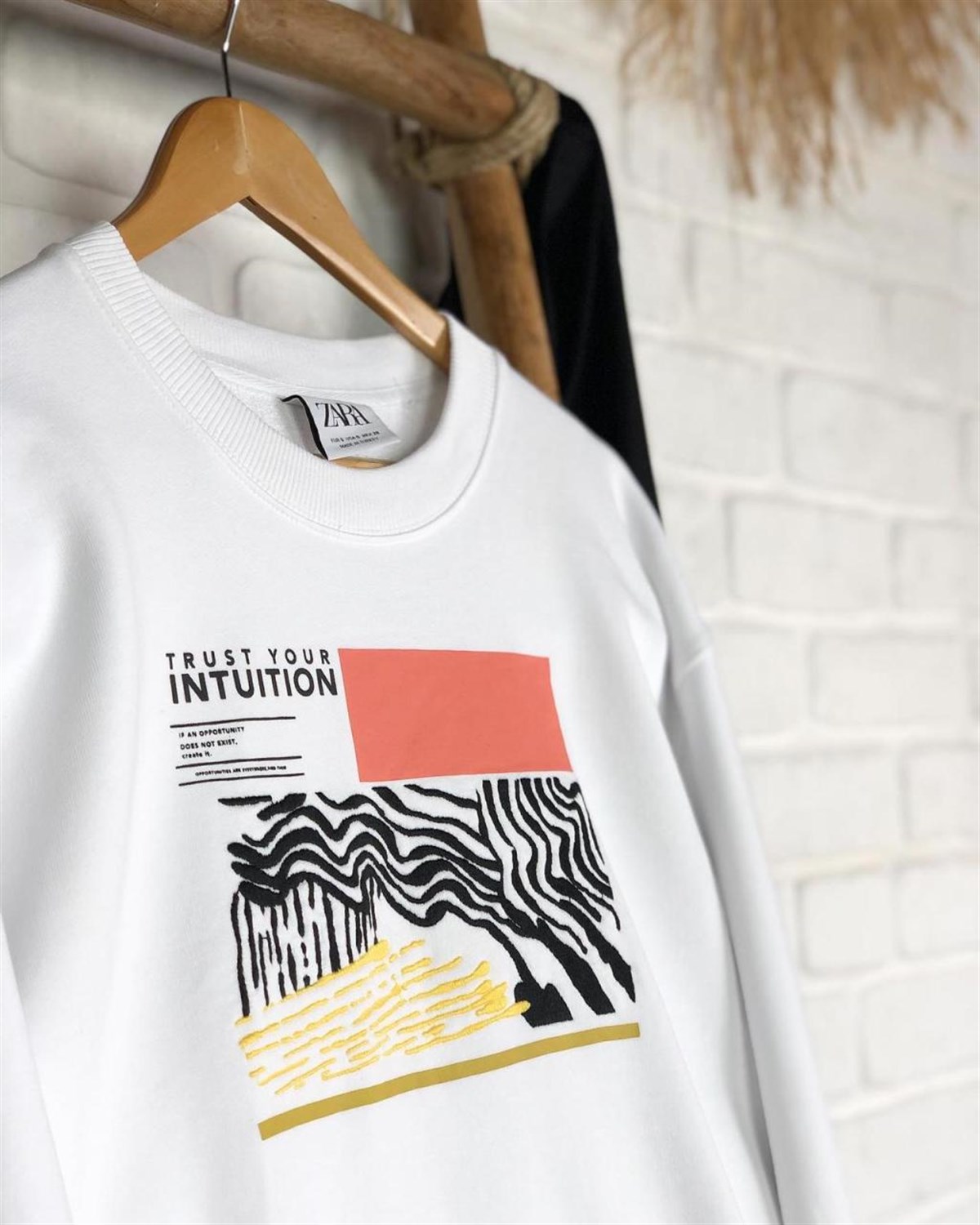 Nakış Detaylı Sweashirt