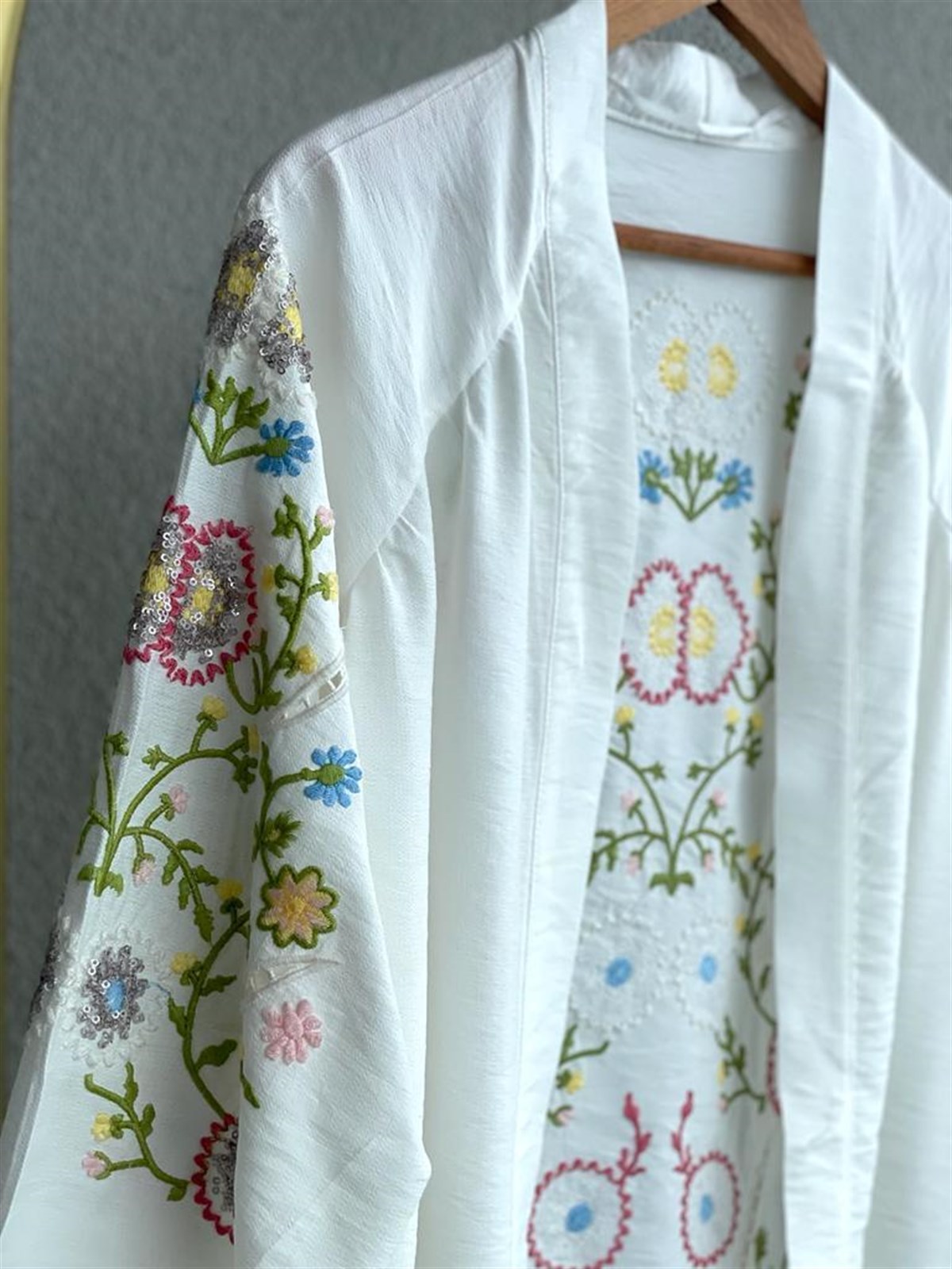 Nakış İşlemeli Çiçek Desenli Kimono